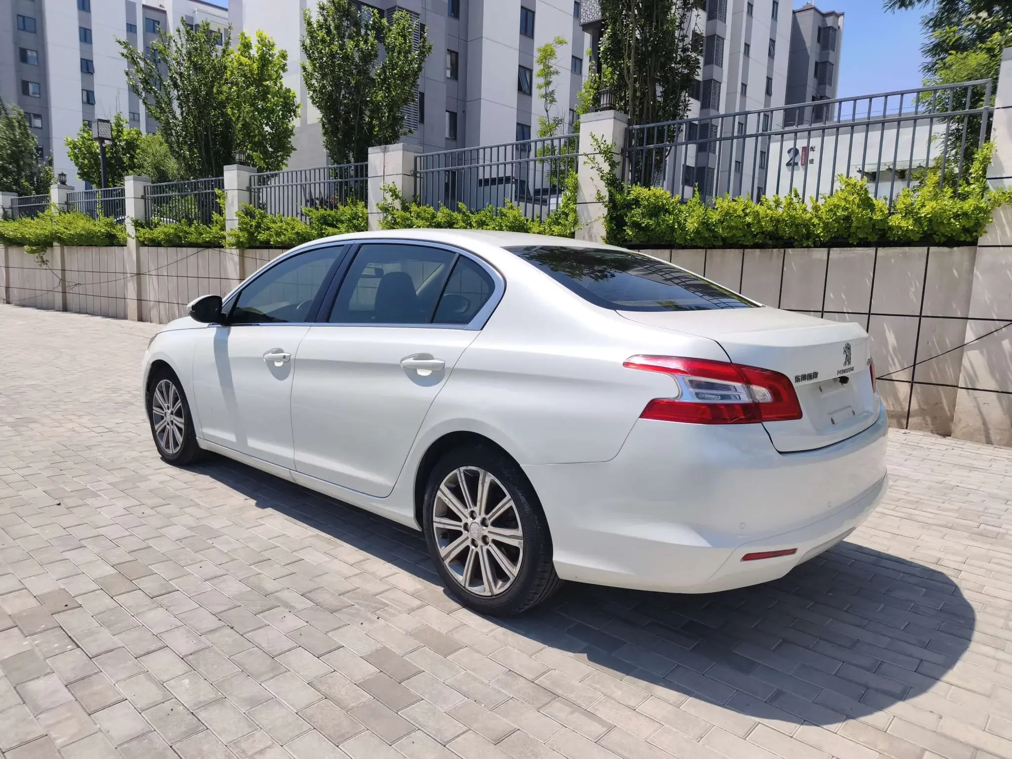 Peugeot 408