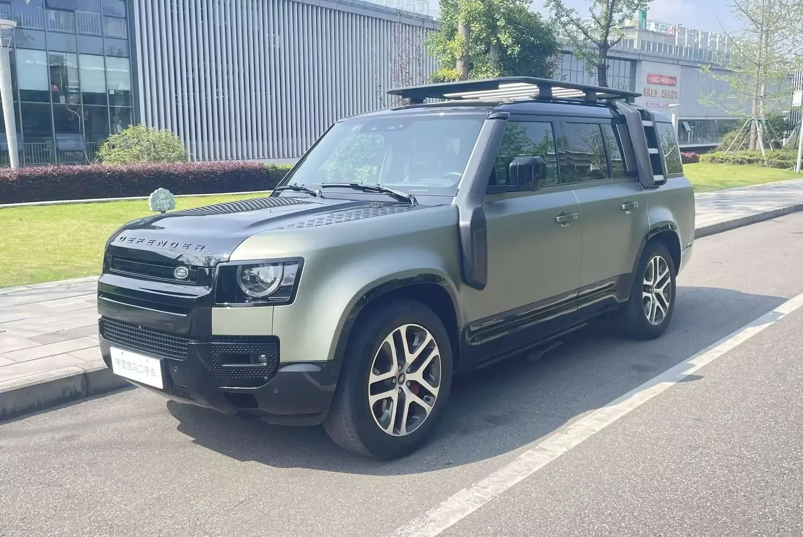 Land Rover guard
