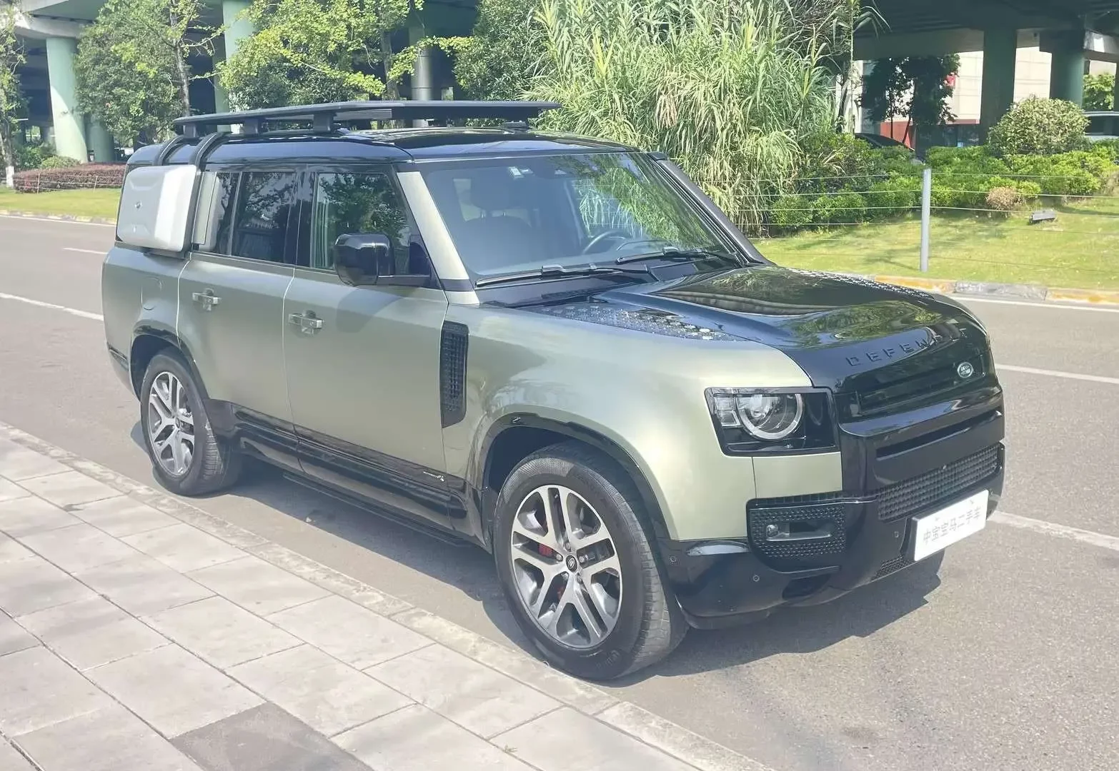 Land Rover guard