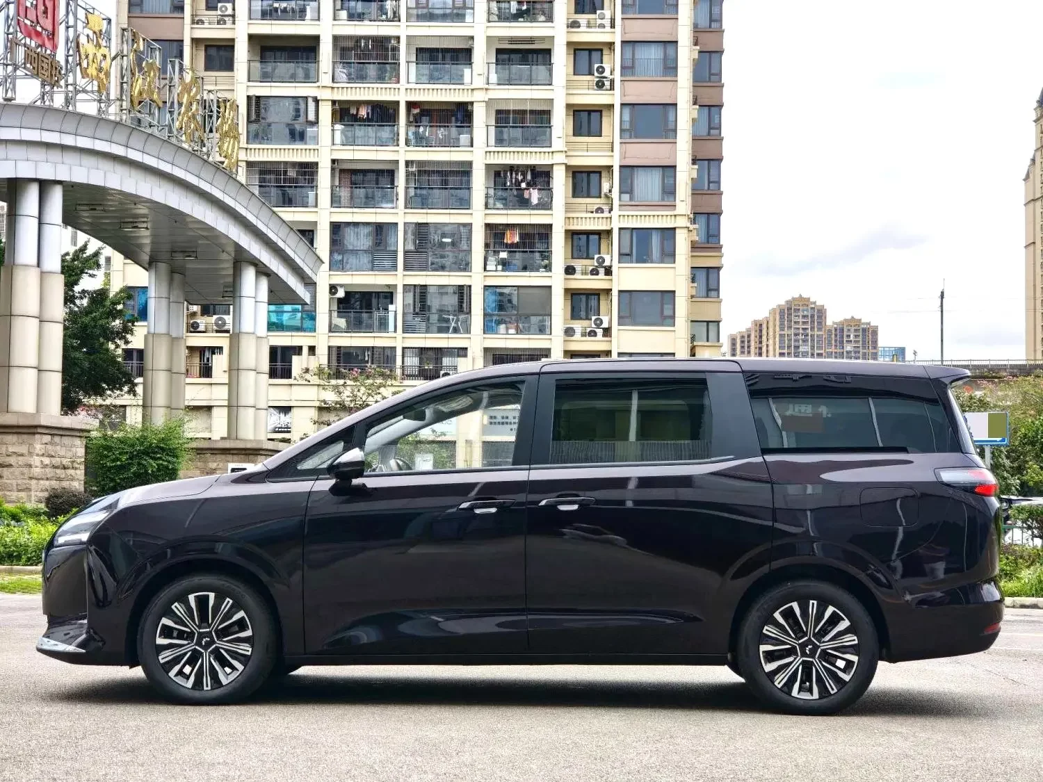 Wuling Starlight 730 PHEV