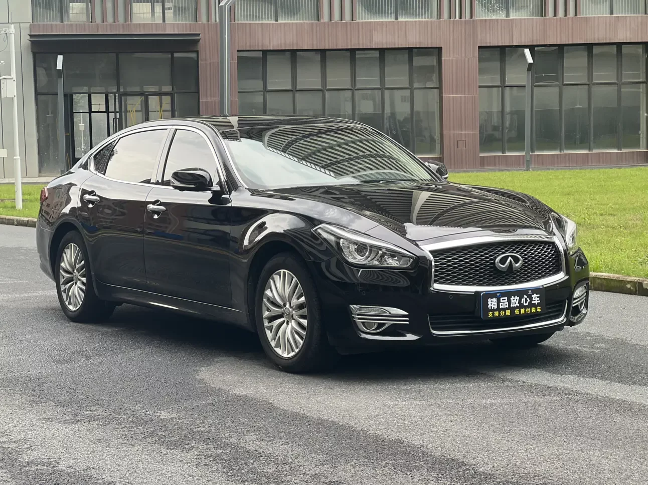Infiniti Q70