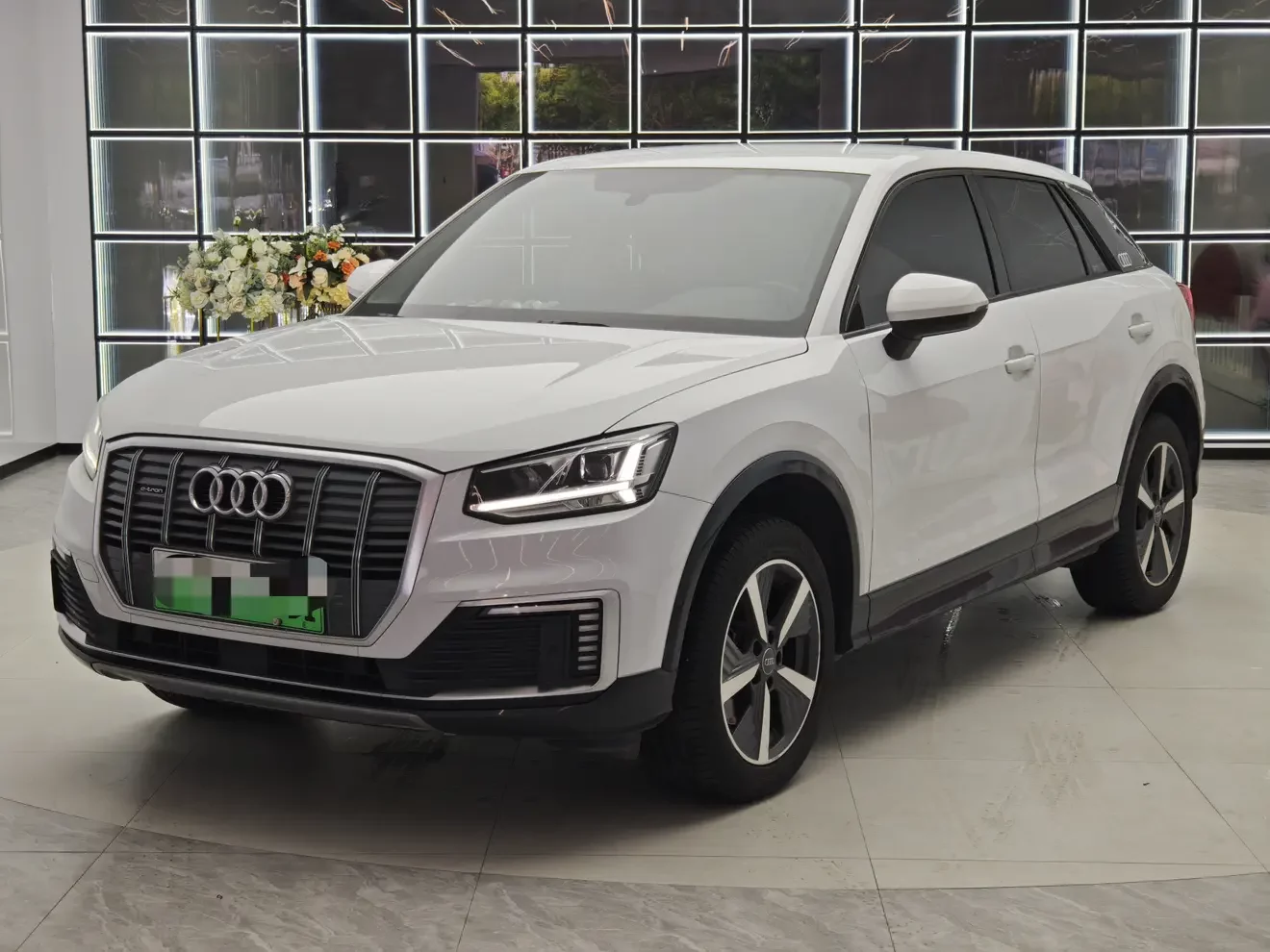 Audi Q2L e-tron