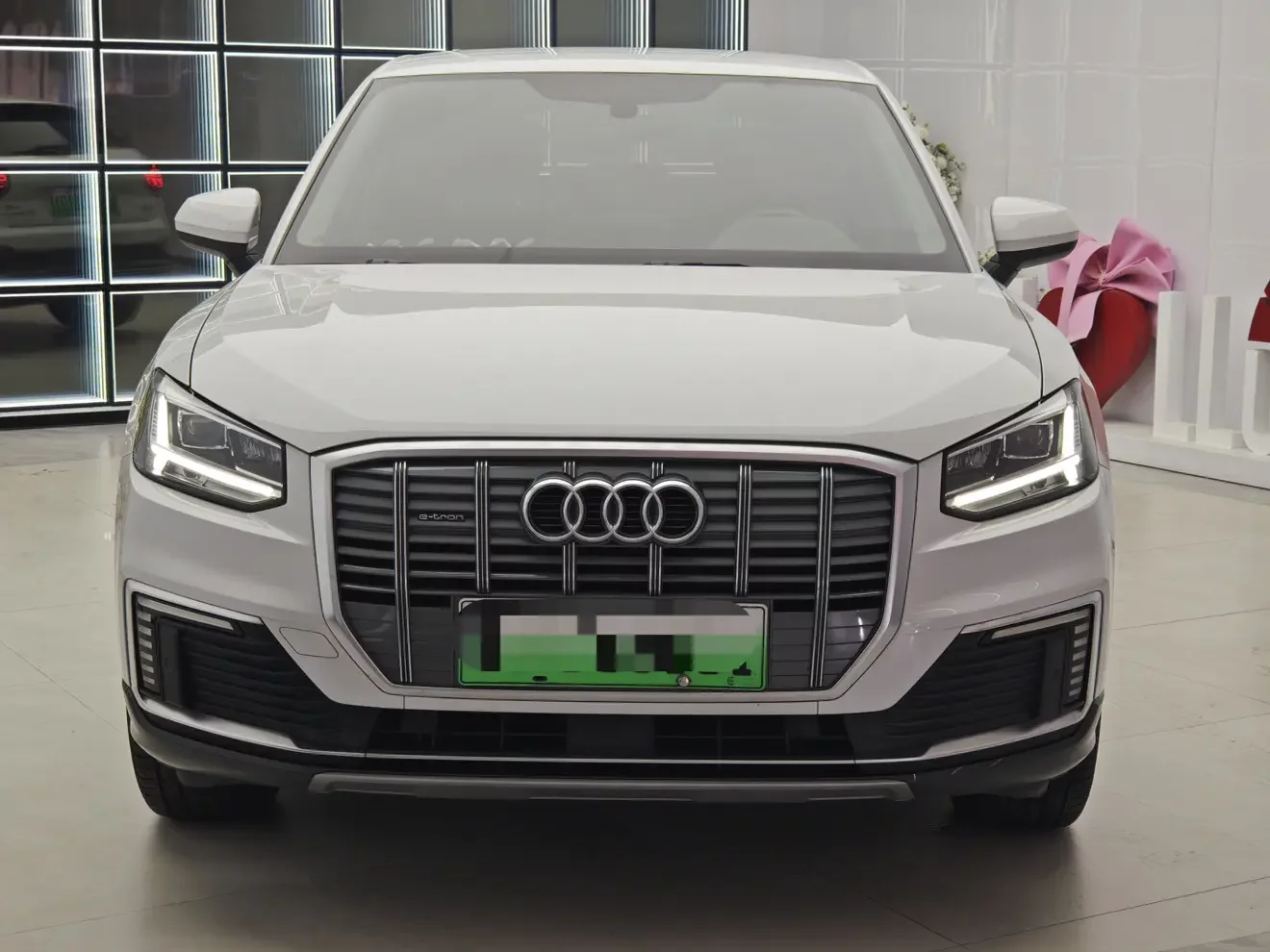 Audi Q2L e-tron