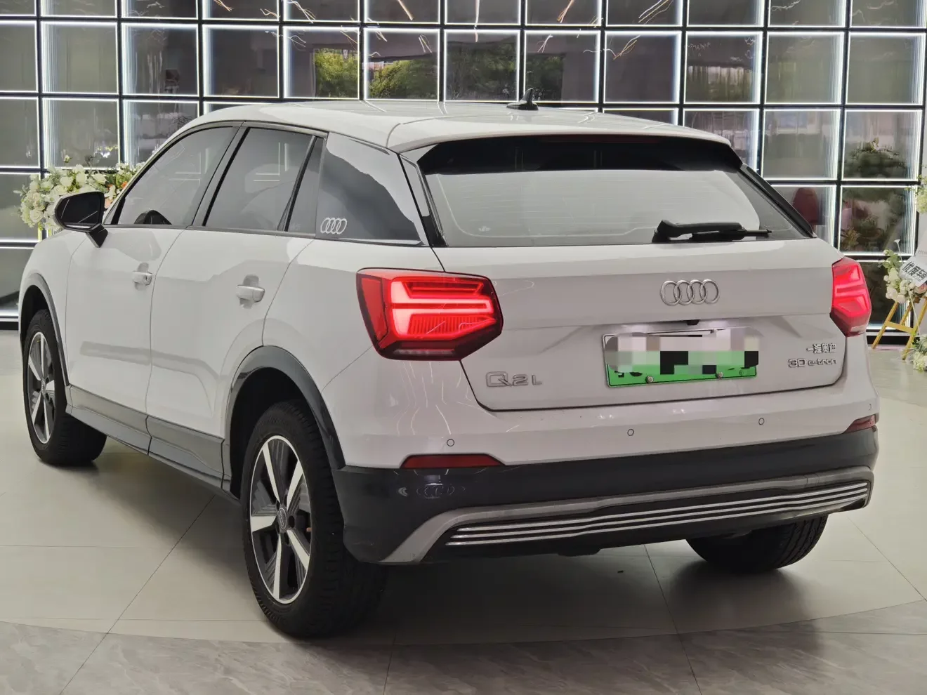 Audi Q2L e-tron