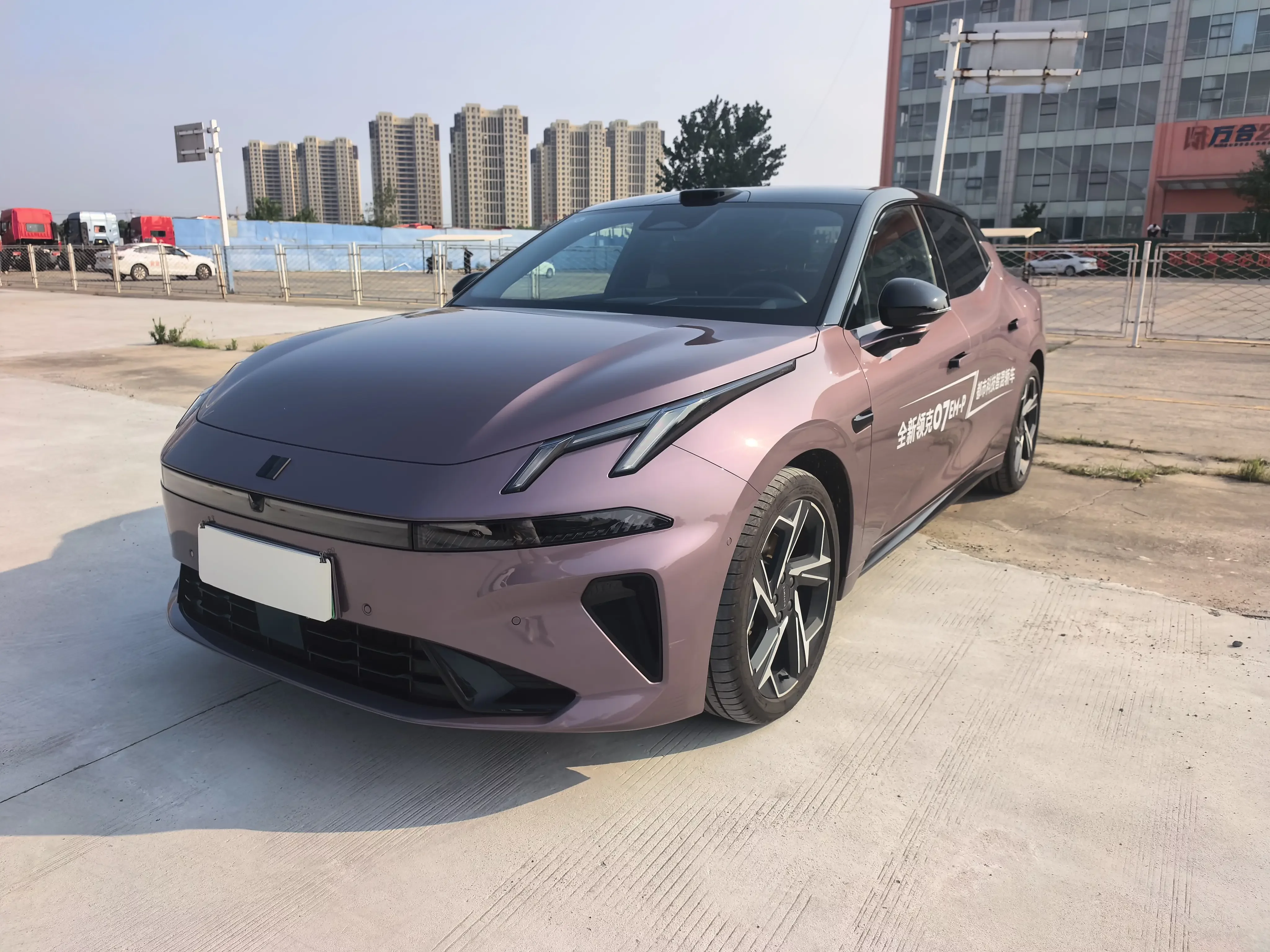 Lynk & Co 07 EM-P