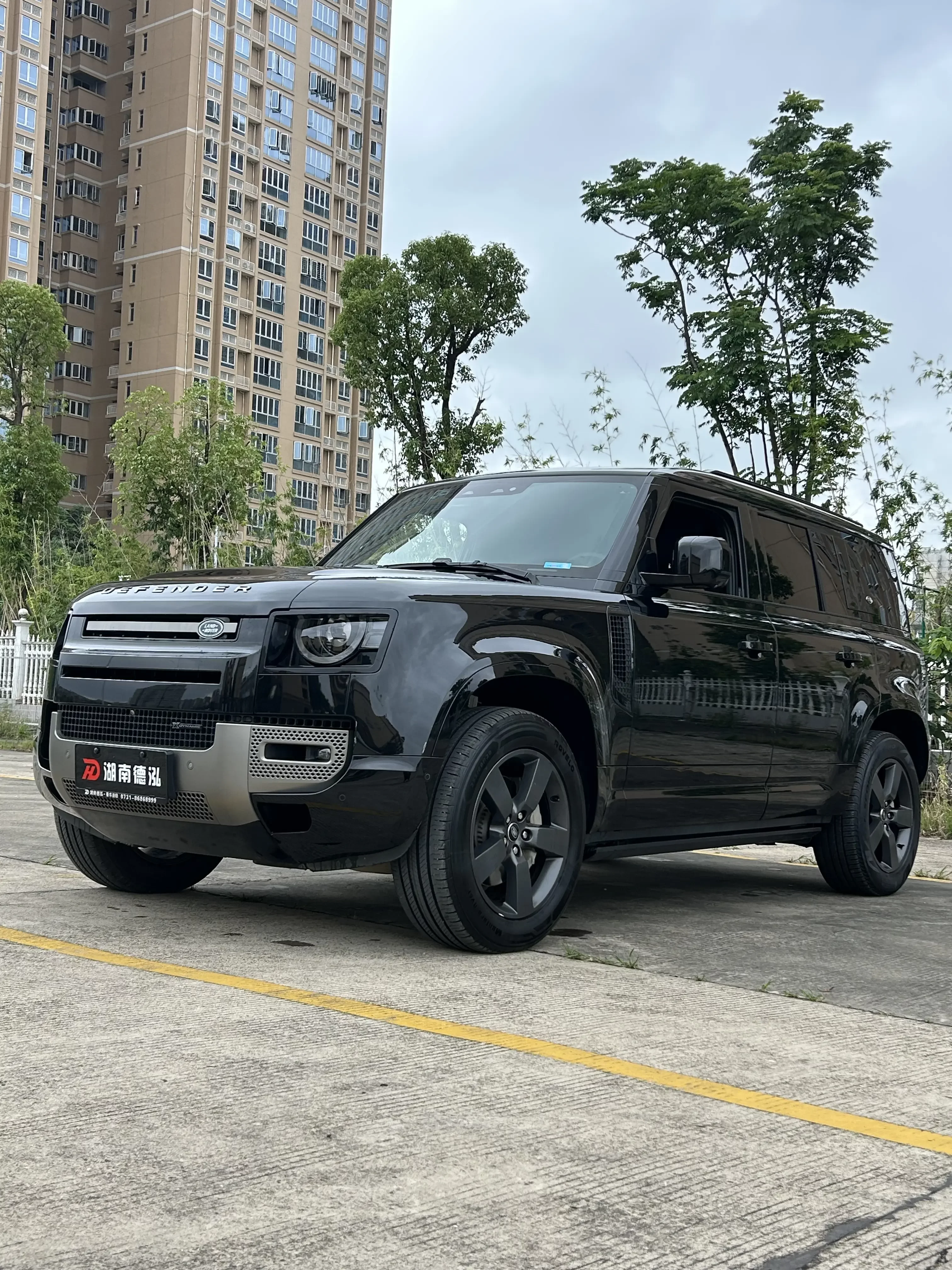 Land Rover guard