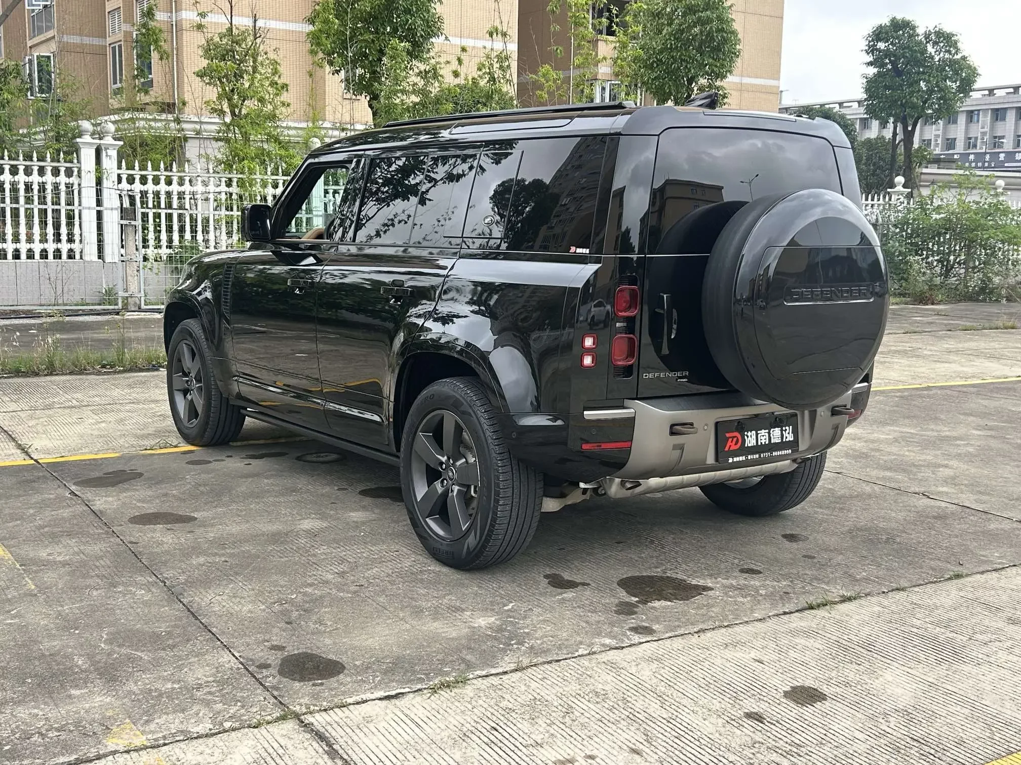 Land Rover guard
