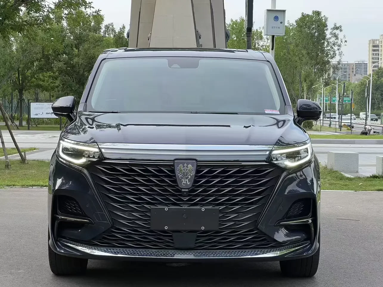 Roewe iMAX8