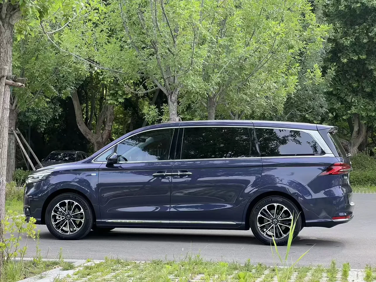 Roewe iMAX8