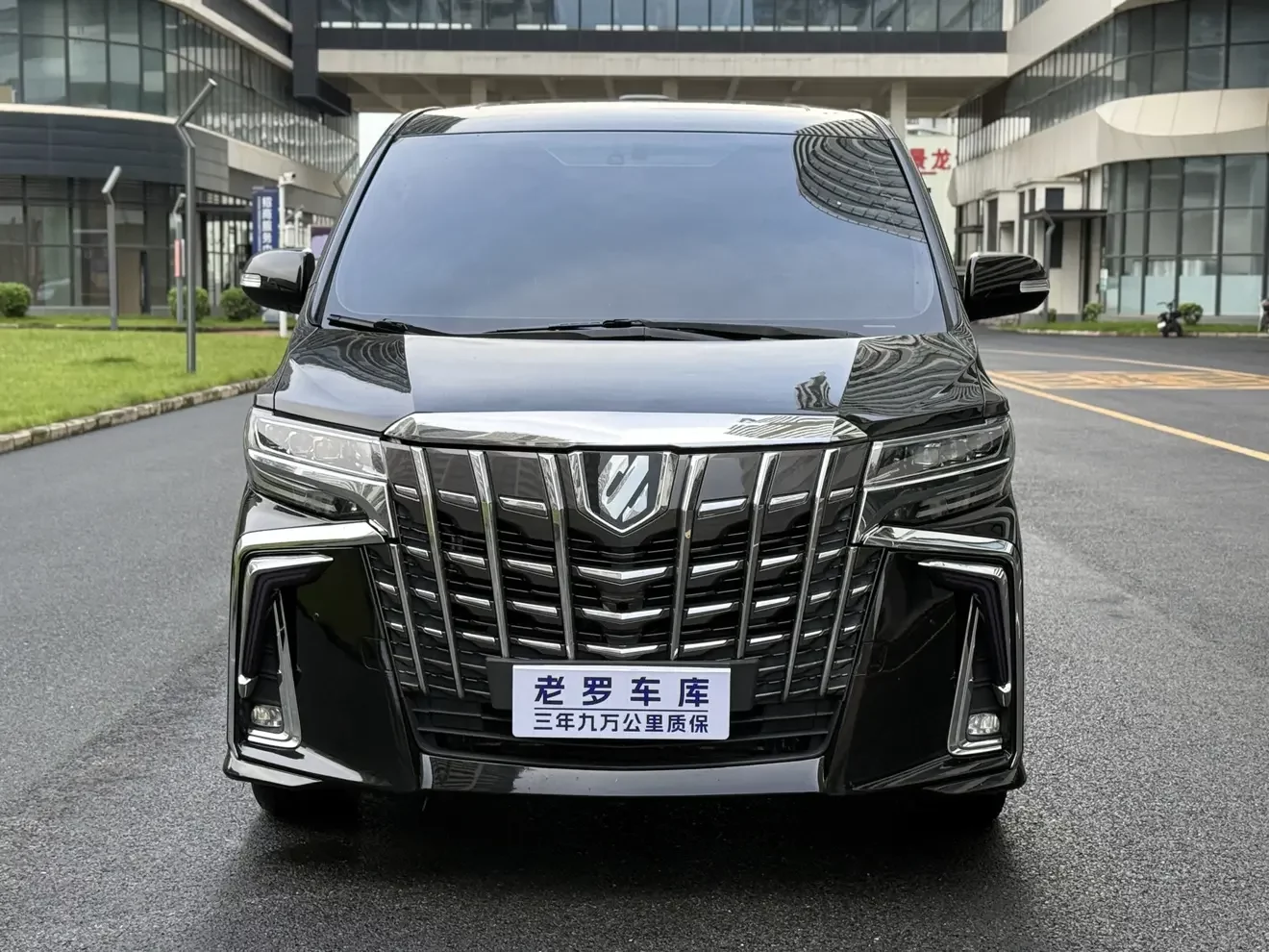 Toyota Alphard (Elfa)  из Китая