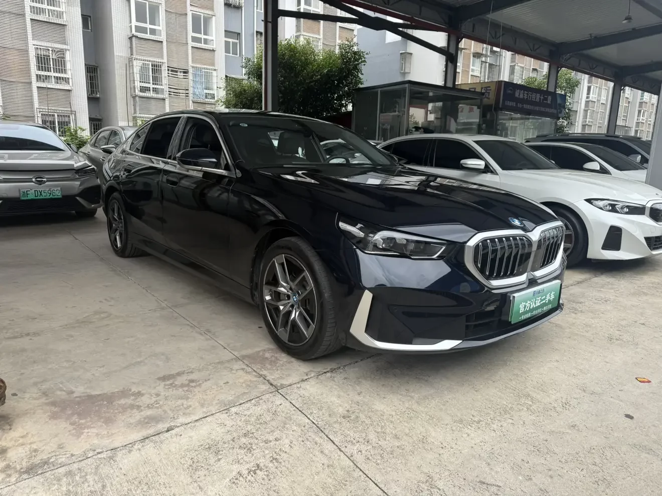 BMW i5
