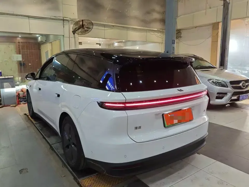 Li Ideal i8