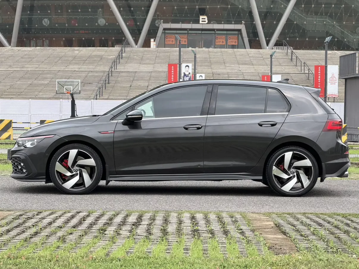 Volkswagen Golf GTI