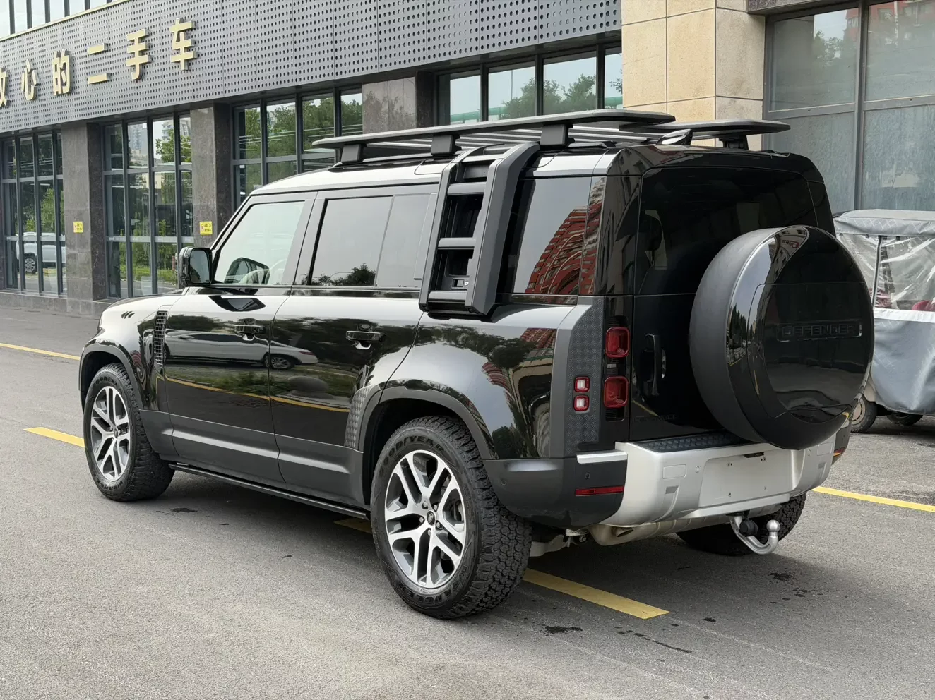 Land Rover guard