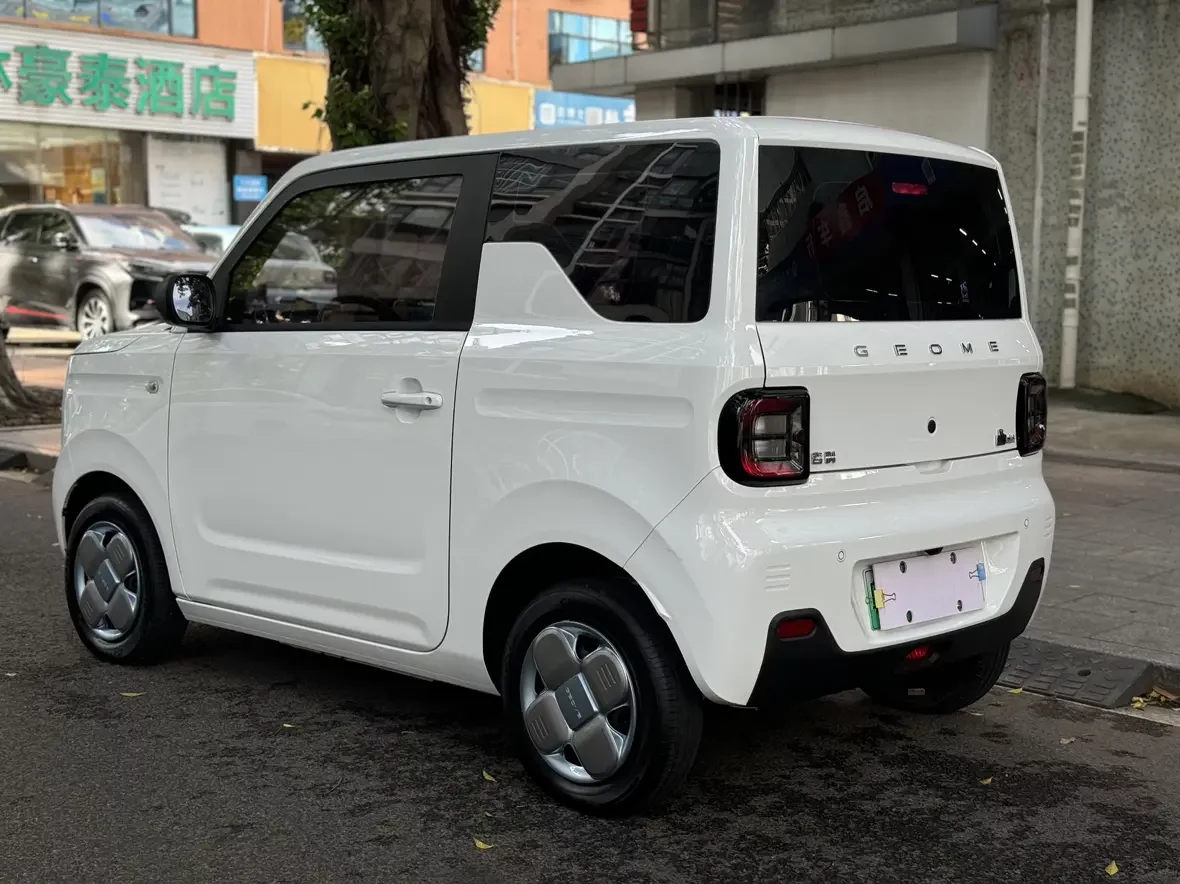 Geely panda
