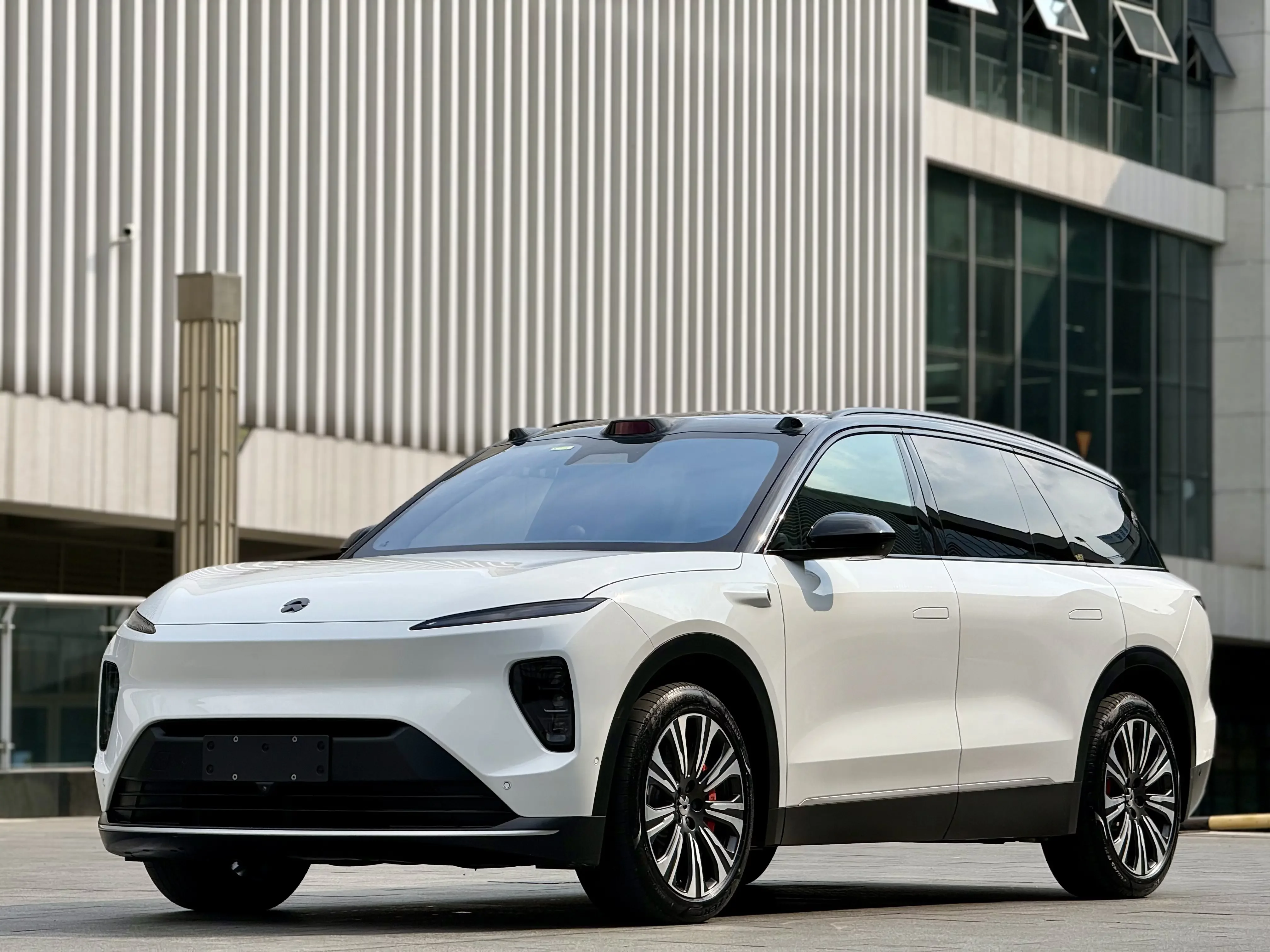 NIO ES8