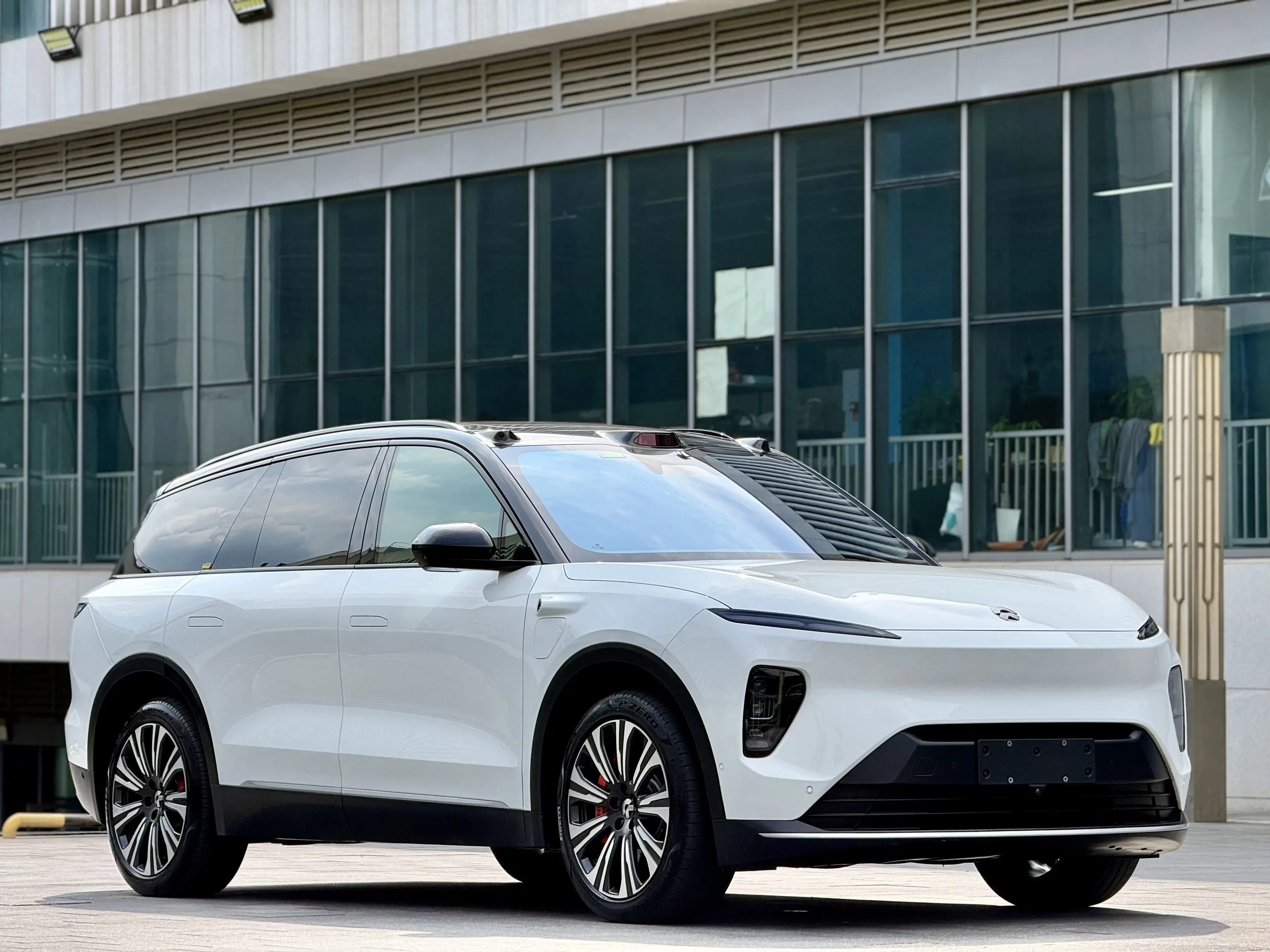 NIO ES8