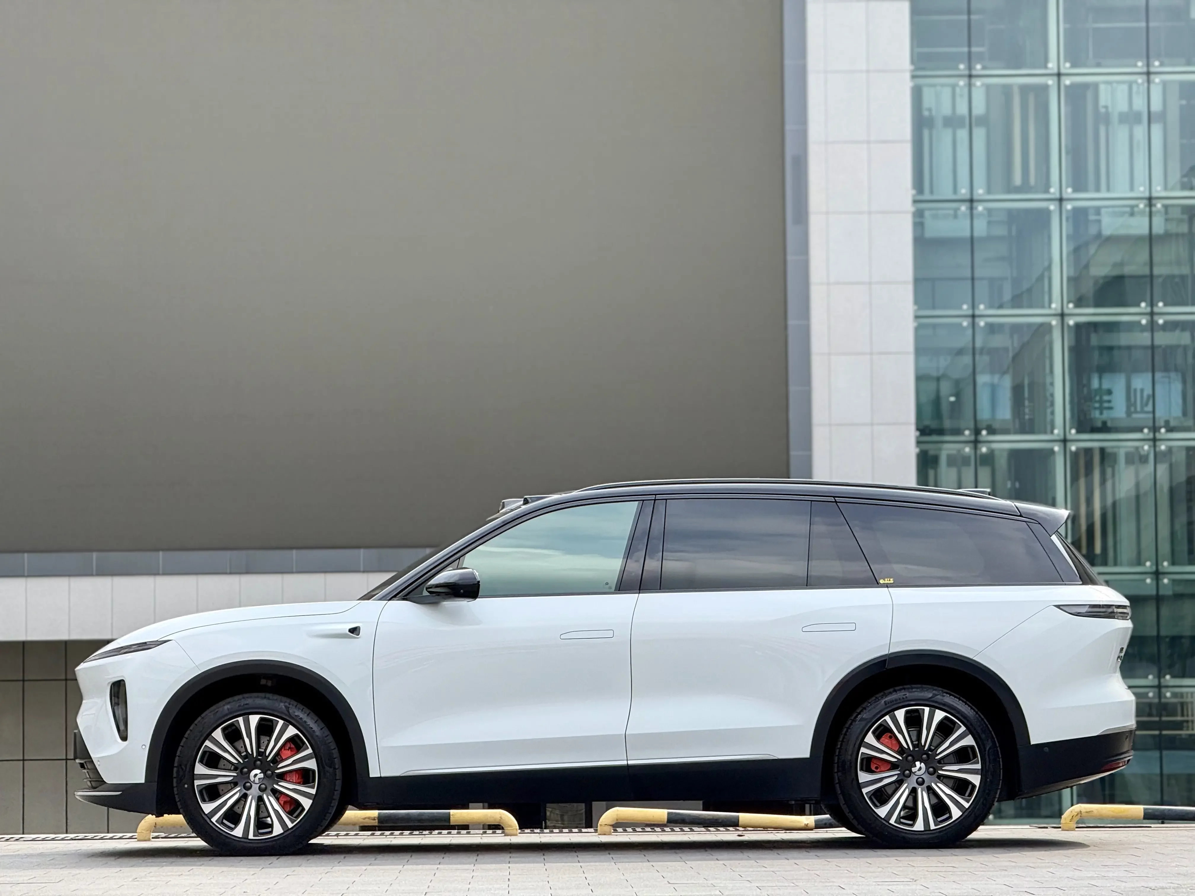 NIO ES8