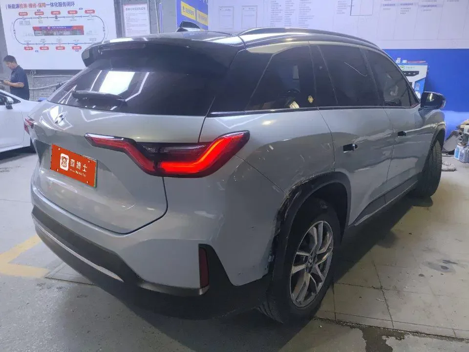 NIO ES6
