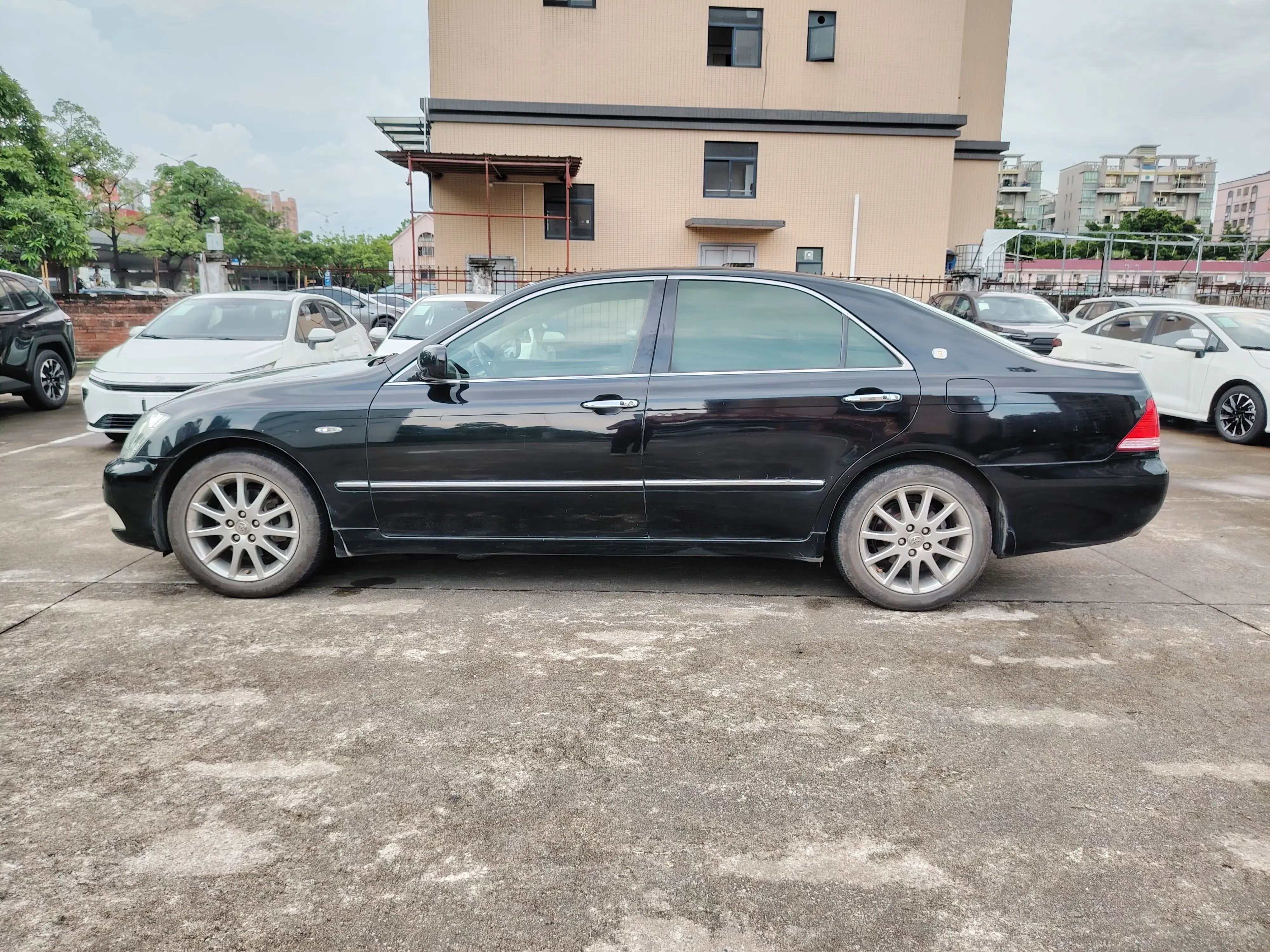 Toyota crown