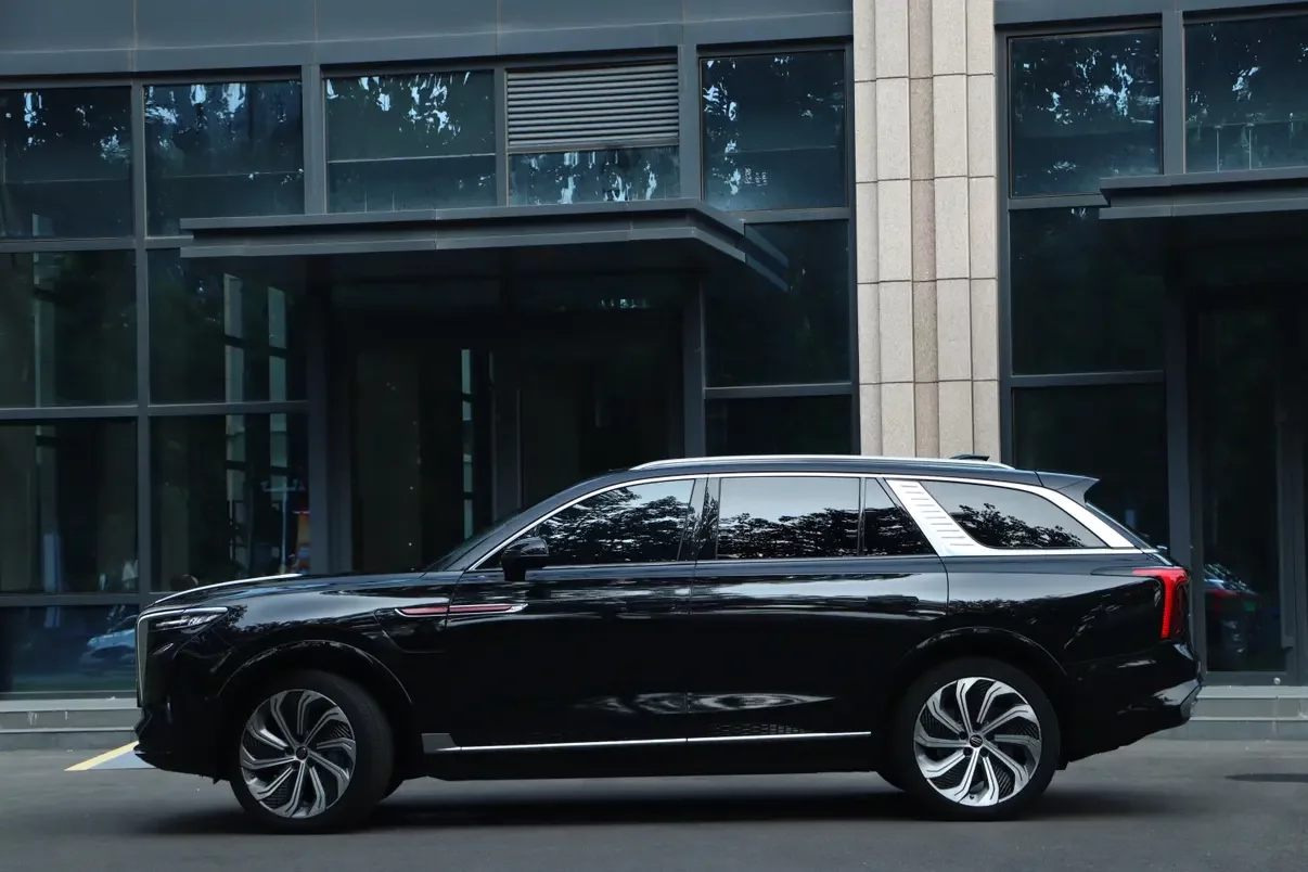 Hongqi E-HS9