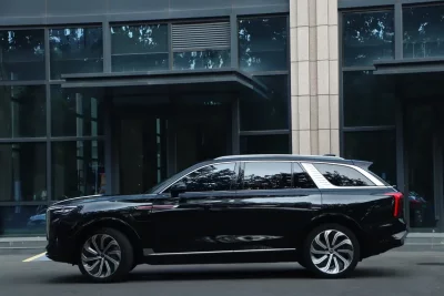 Hongqi E-HS9
