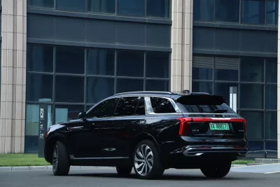 Hongqi E-HS9