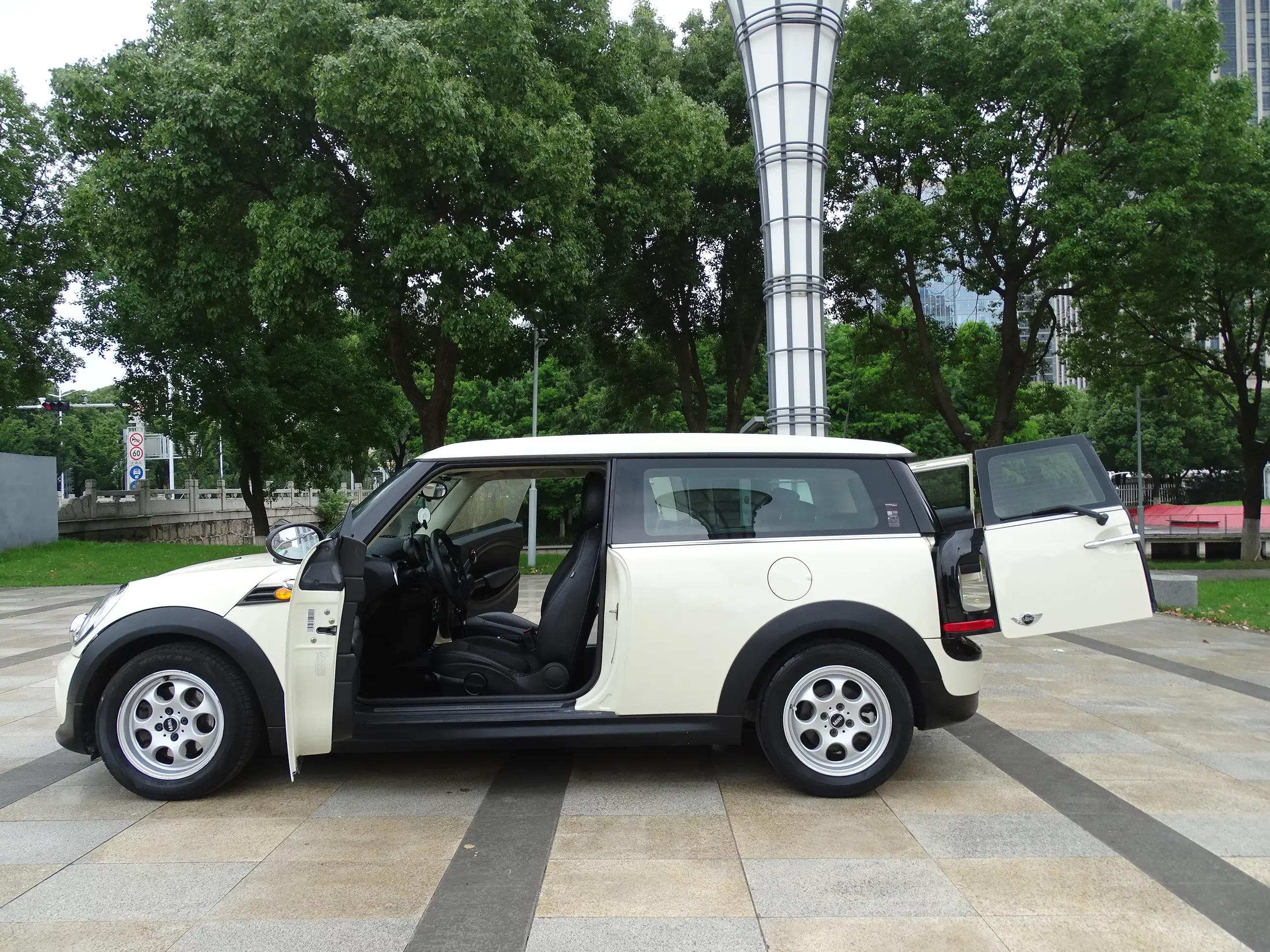 MINI CLUBMAN