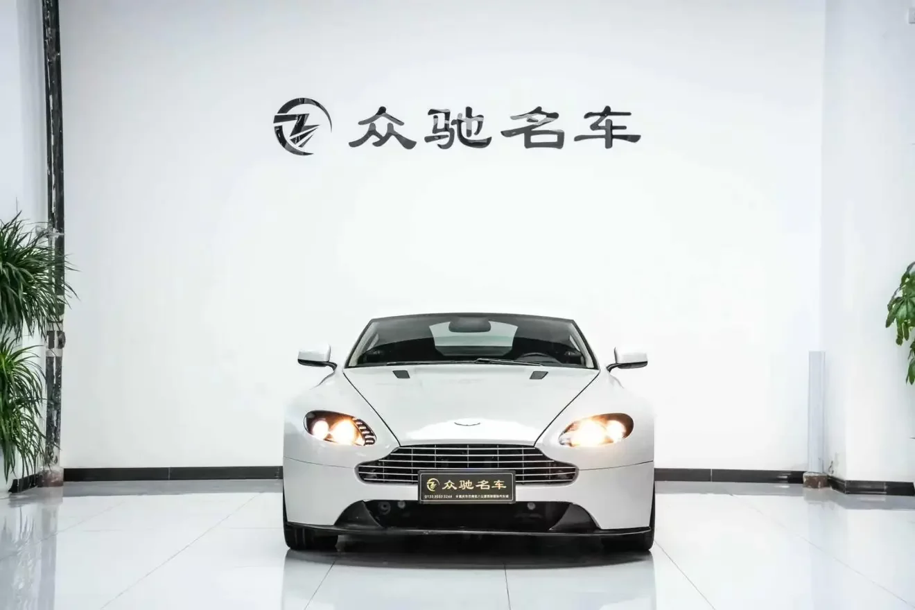 Aston Martin Vantage