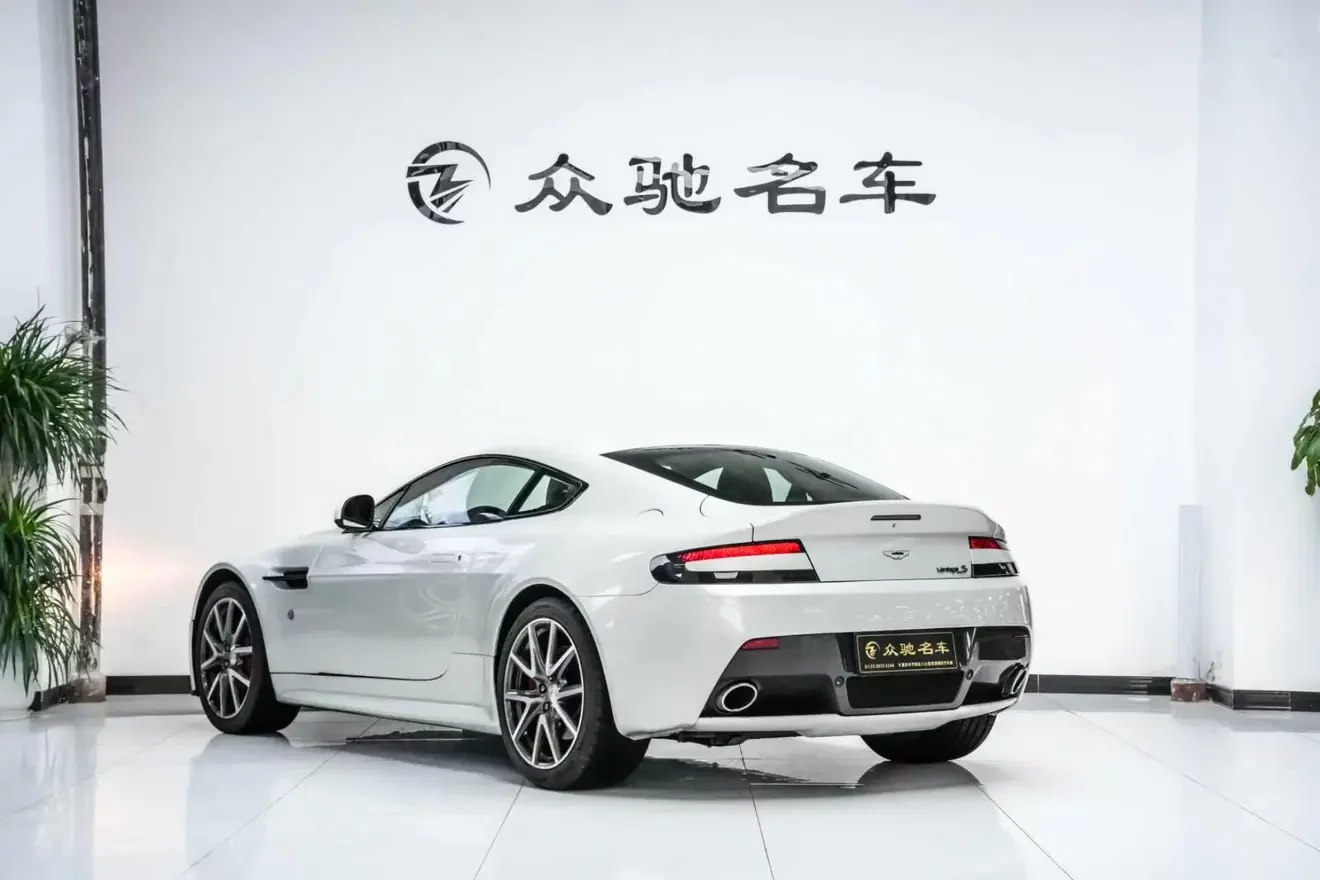 Aston Martin Vantage