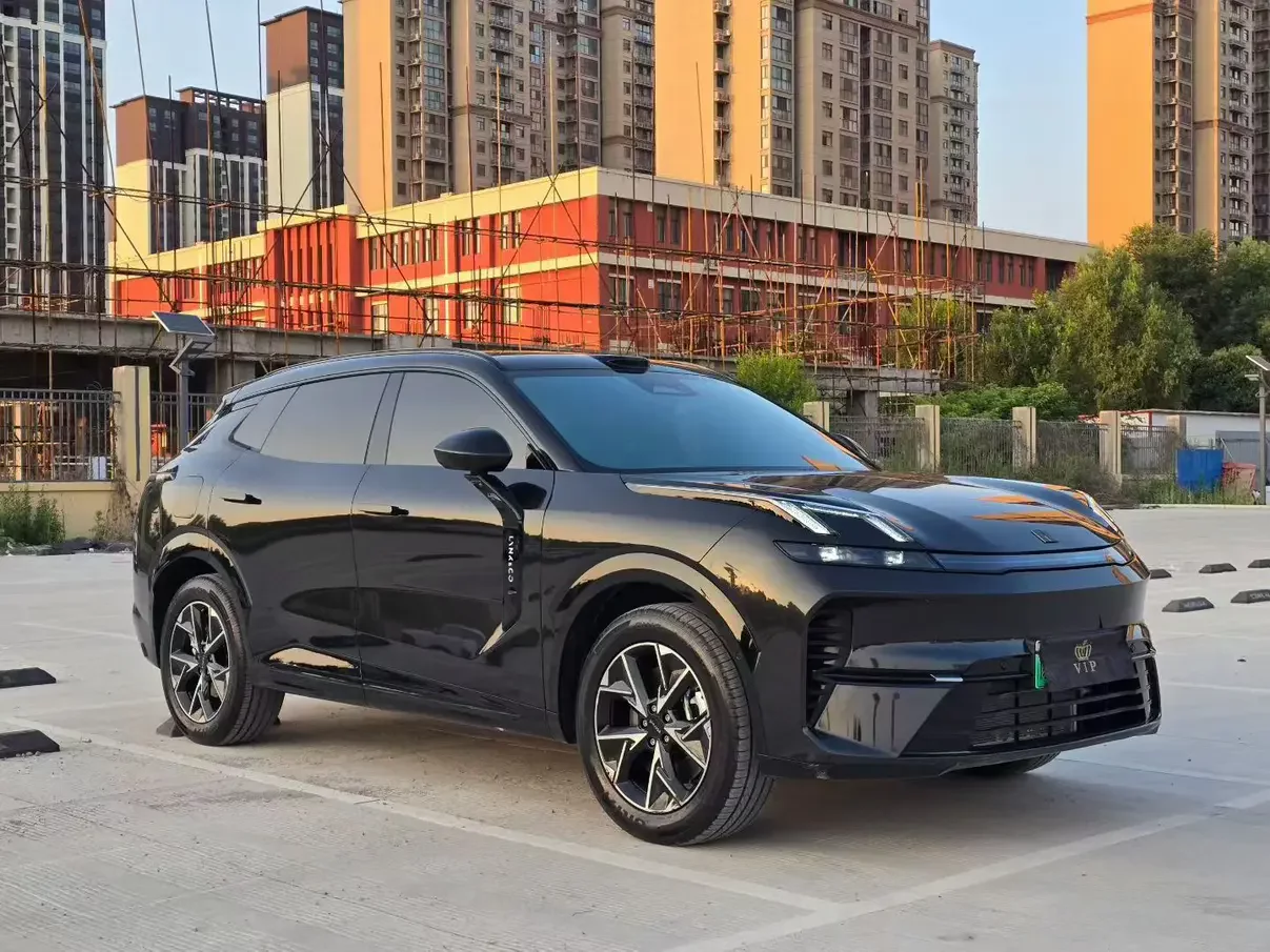 Lynk & Co 08 EM-P