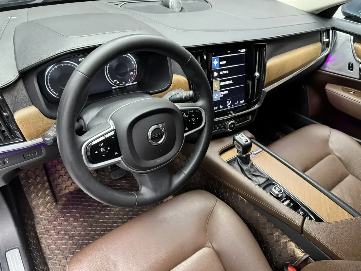 Volvo S90