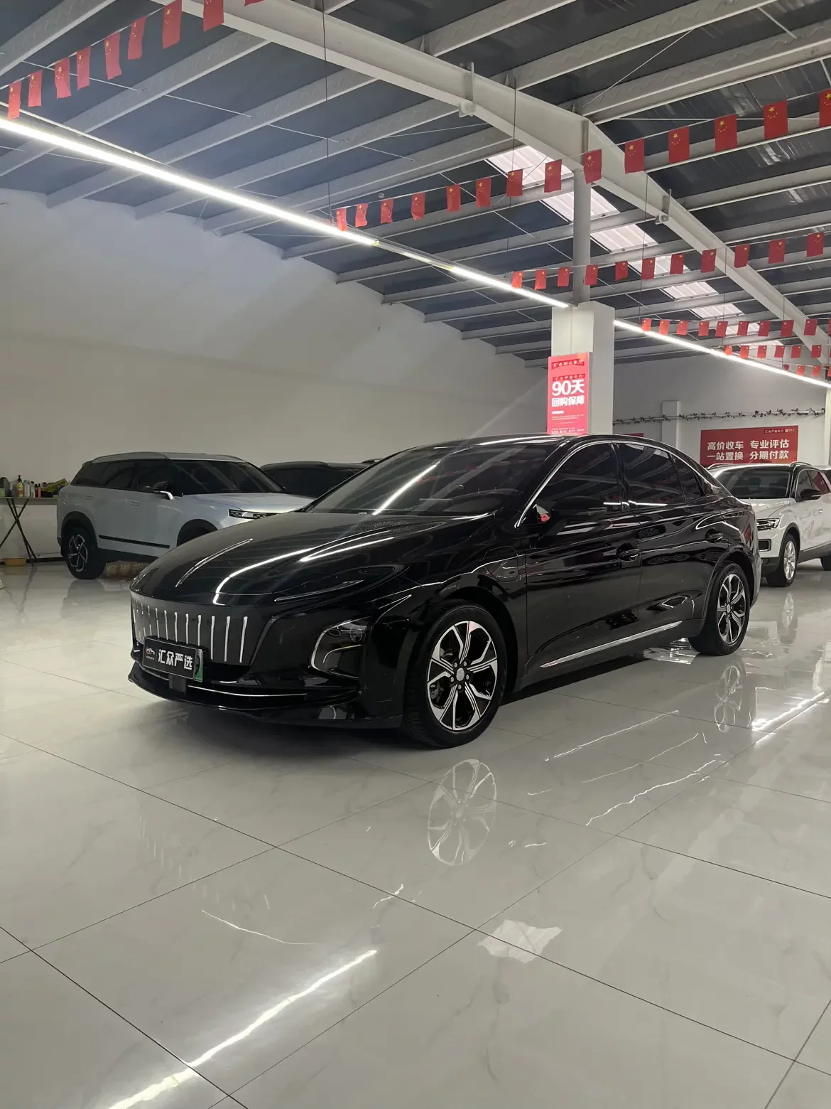 Hongqi E-QM5