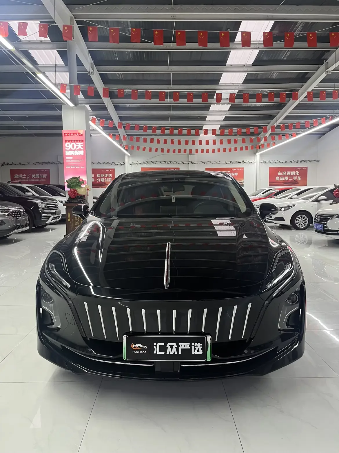 Hongqi E-QM5