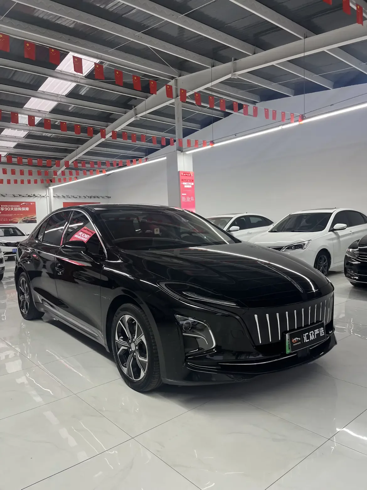 Hongqi E-QM5