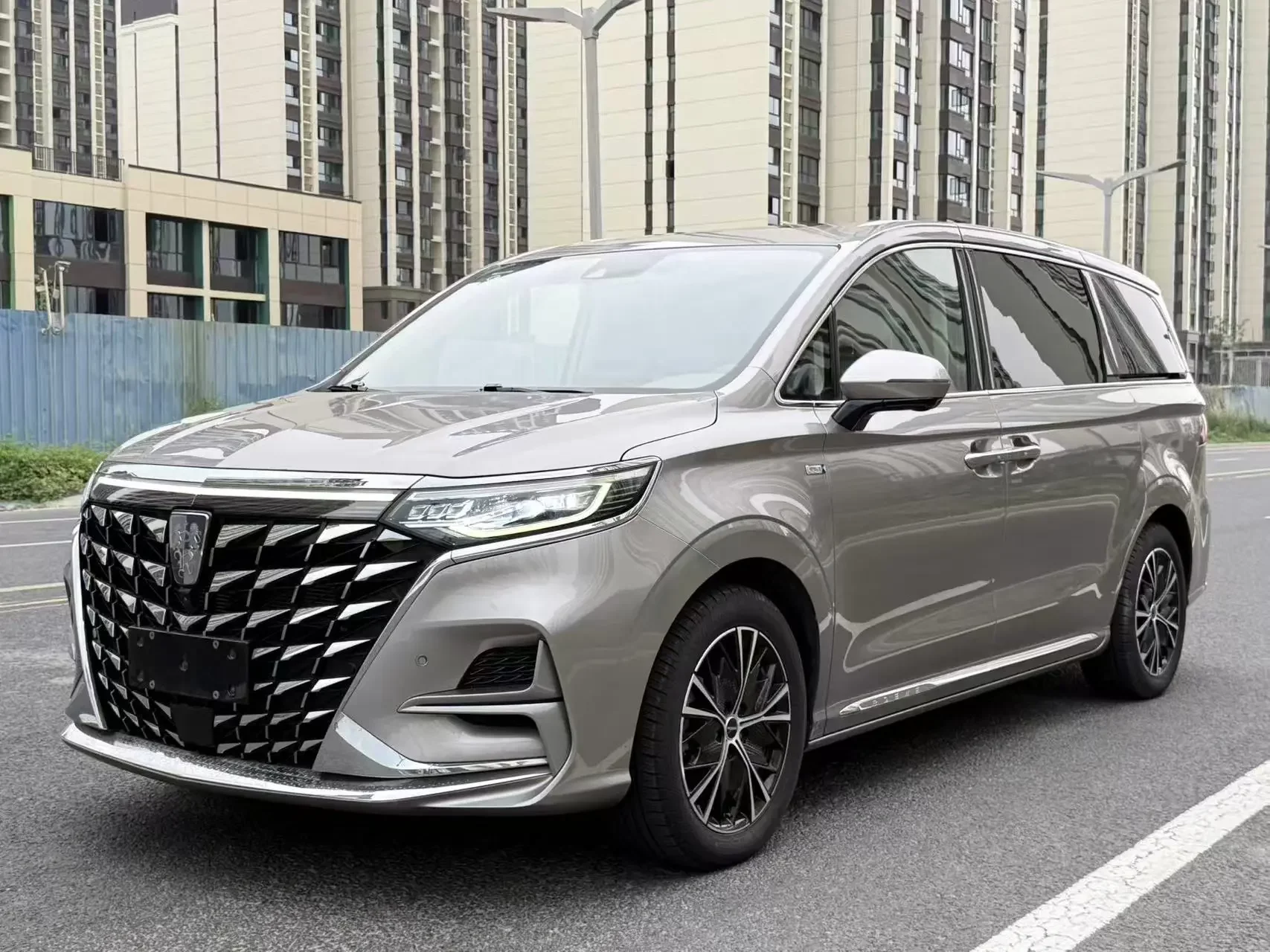 Roewe iMAX8