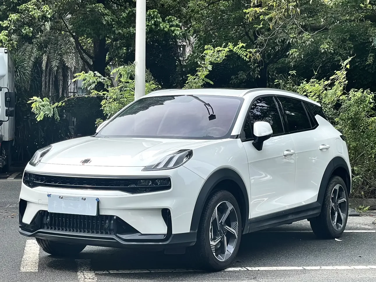 Lynk & Co 06 EM-P