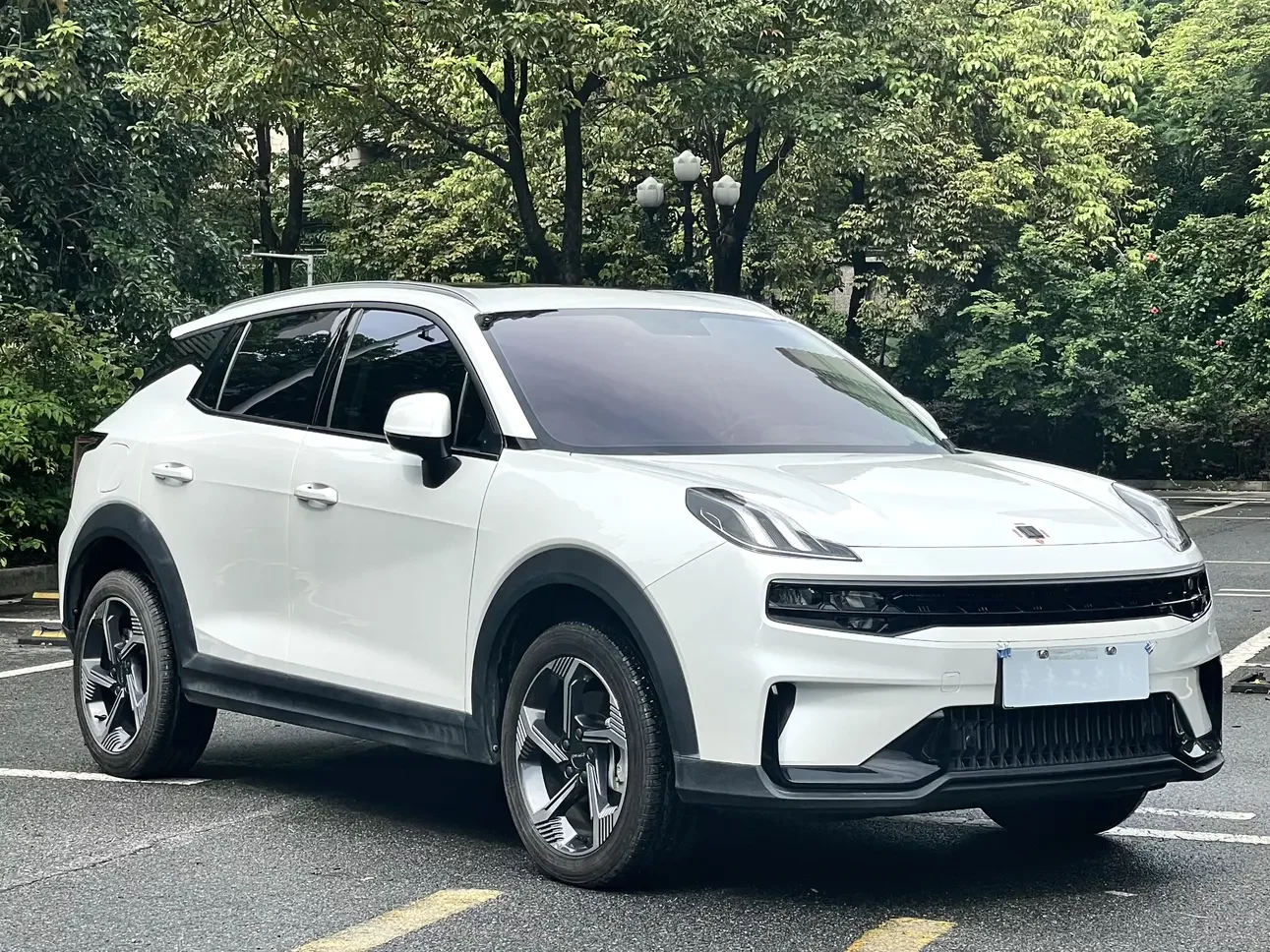 Lynk & Co 06 EM-P