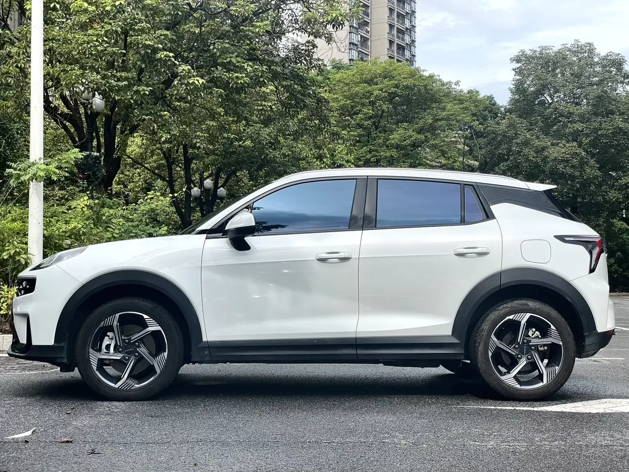 Lynk & Co 06 EM-P