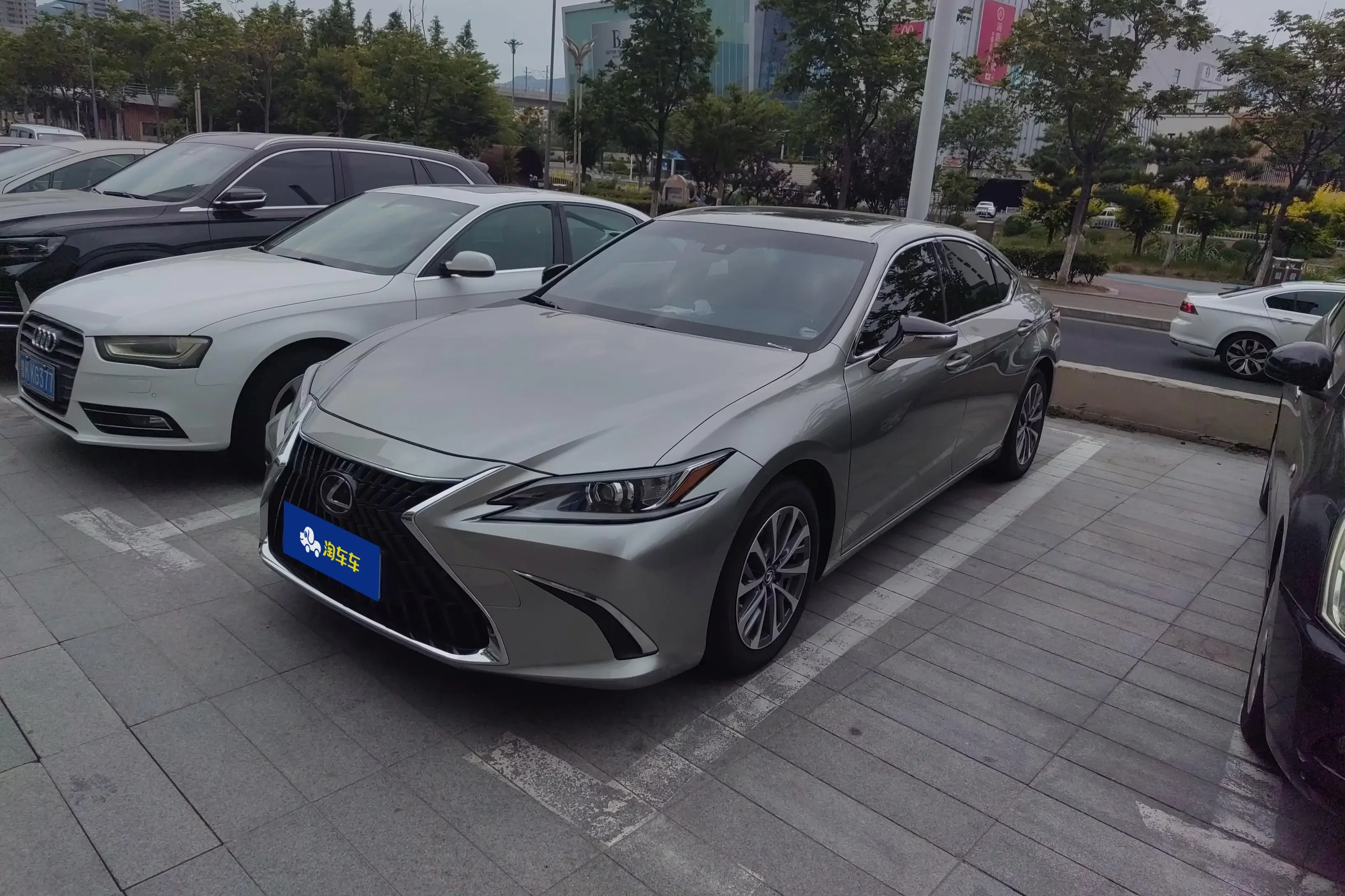 Lexus ES