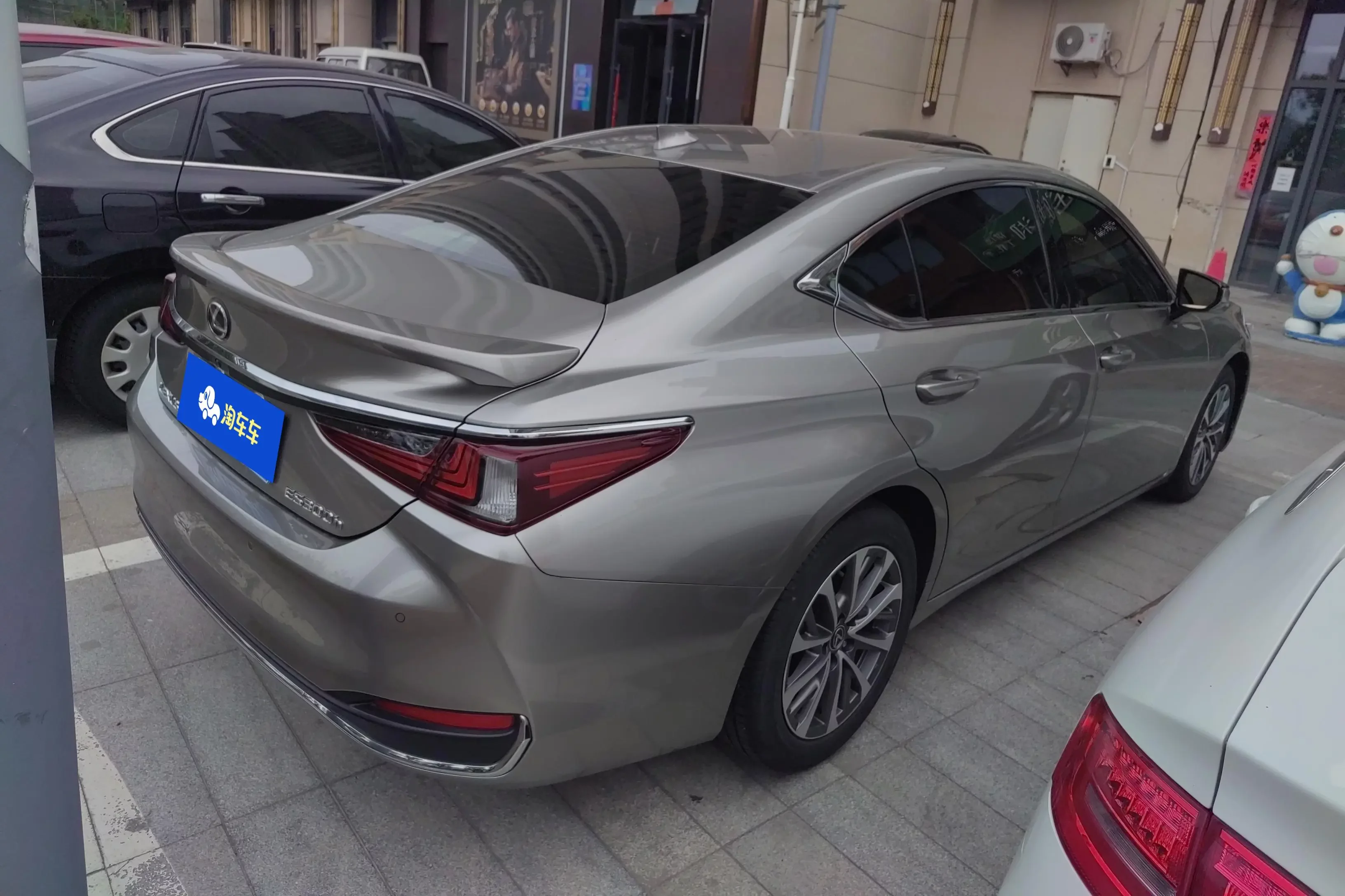 Lexus ES