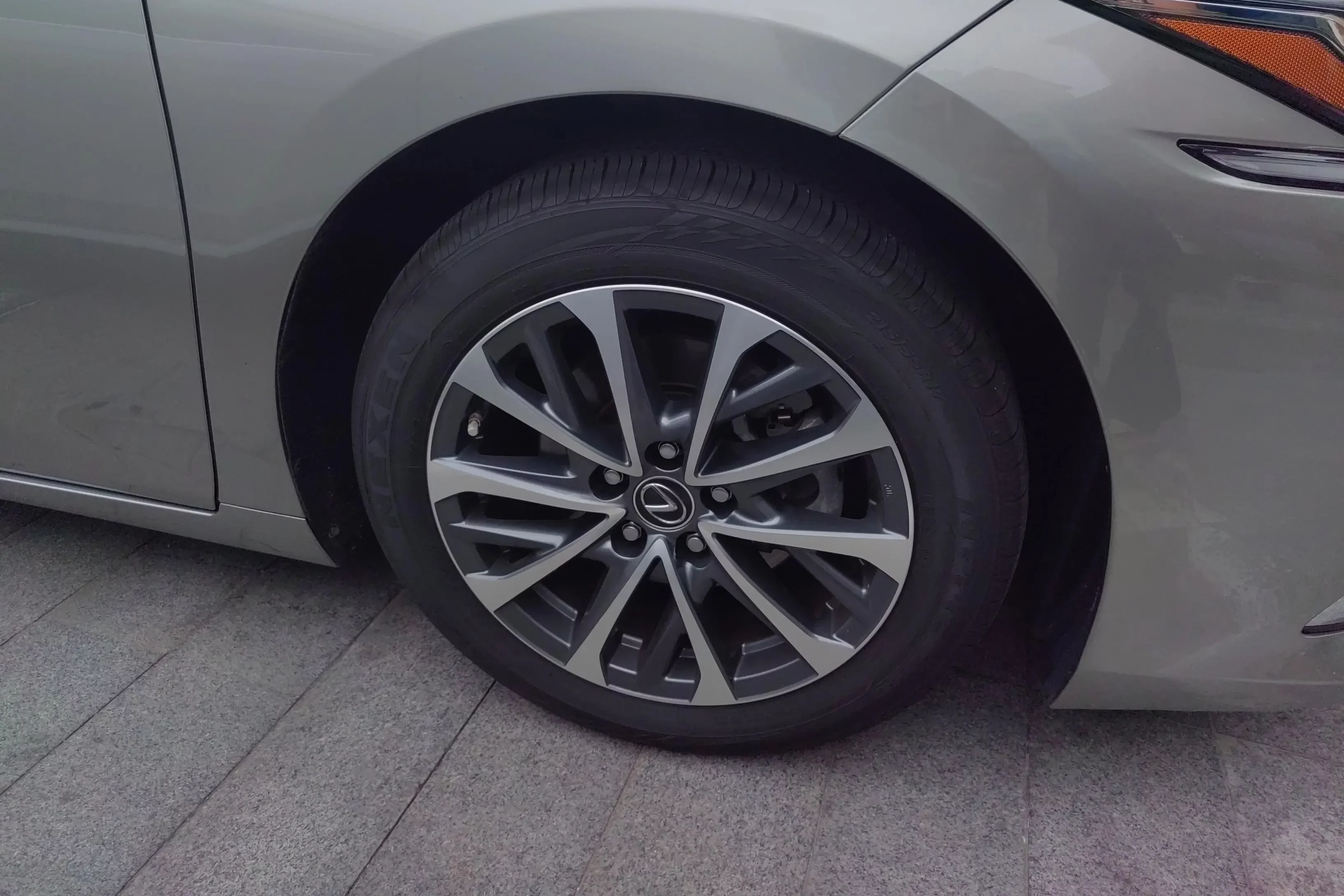 Lexus ES
