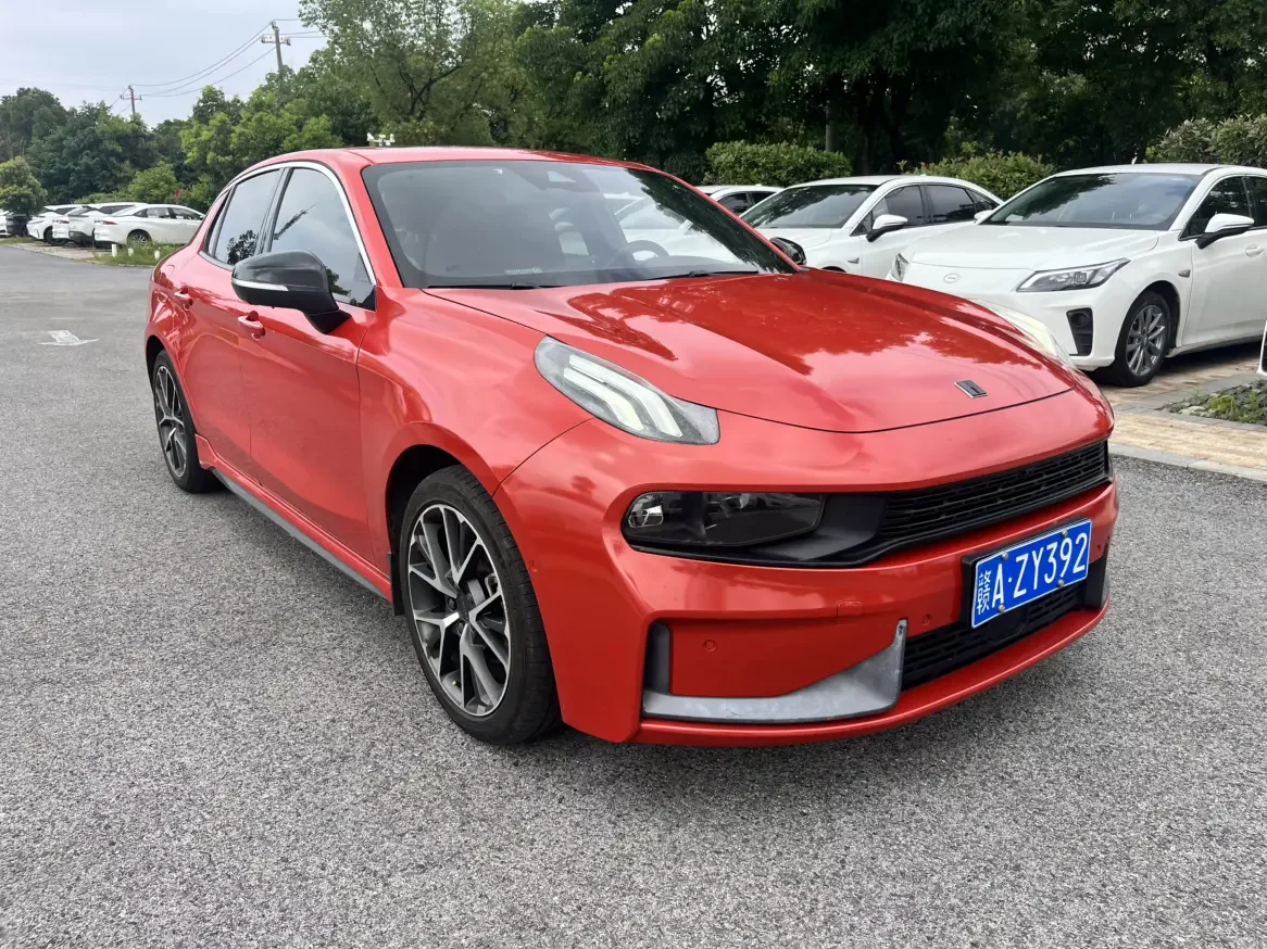 Lynk & Co 03