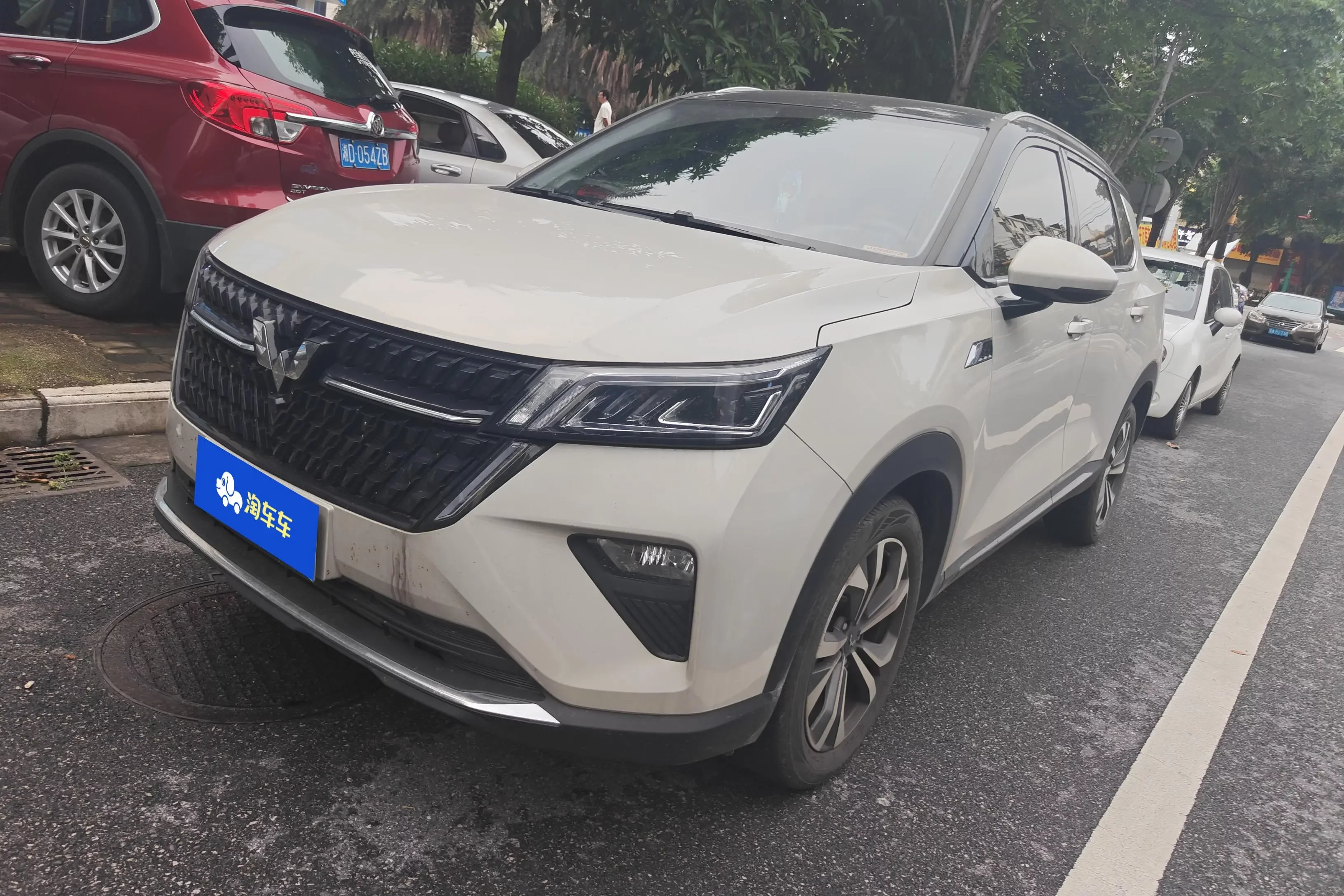 Wuling Asta