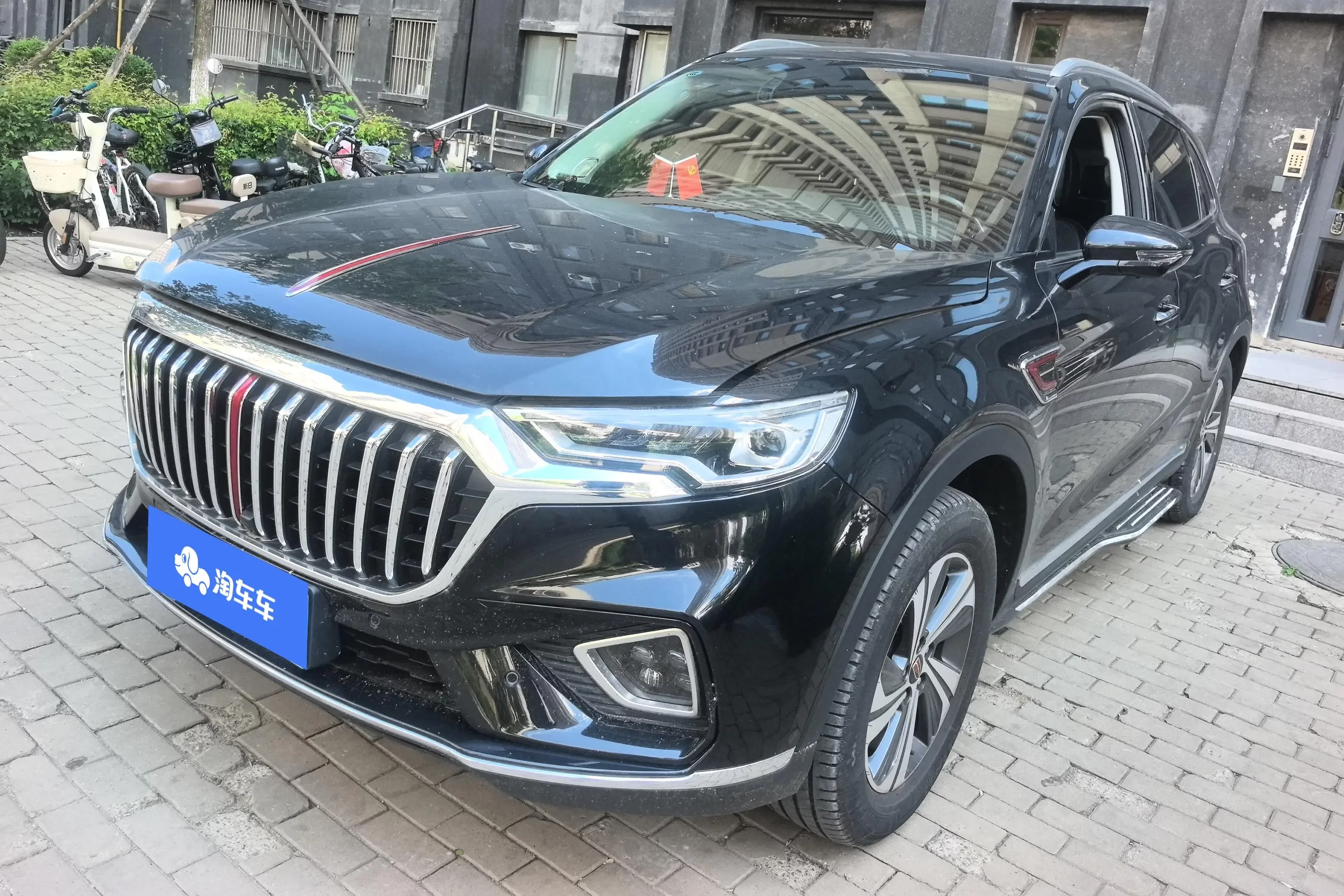 Hongqi HS5
