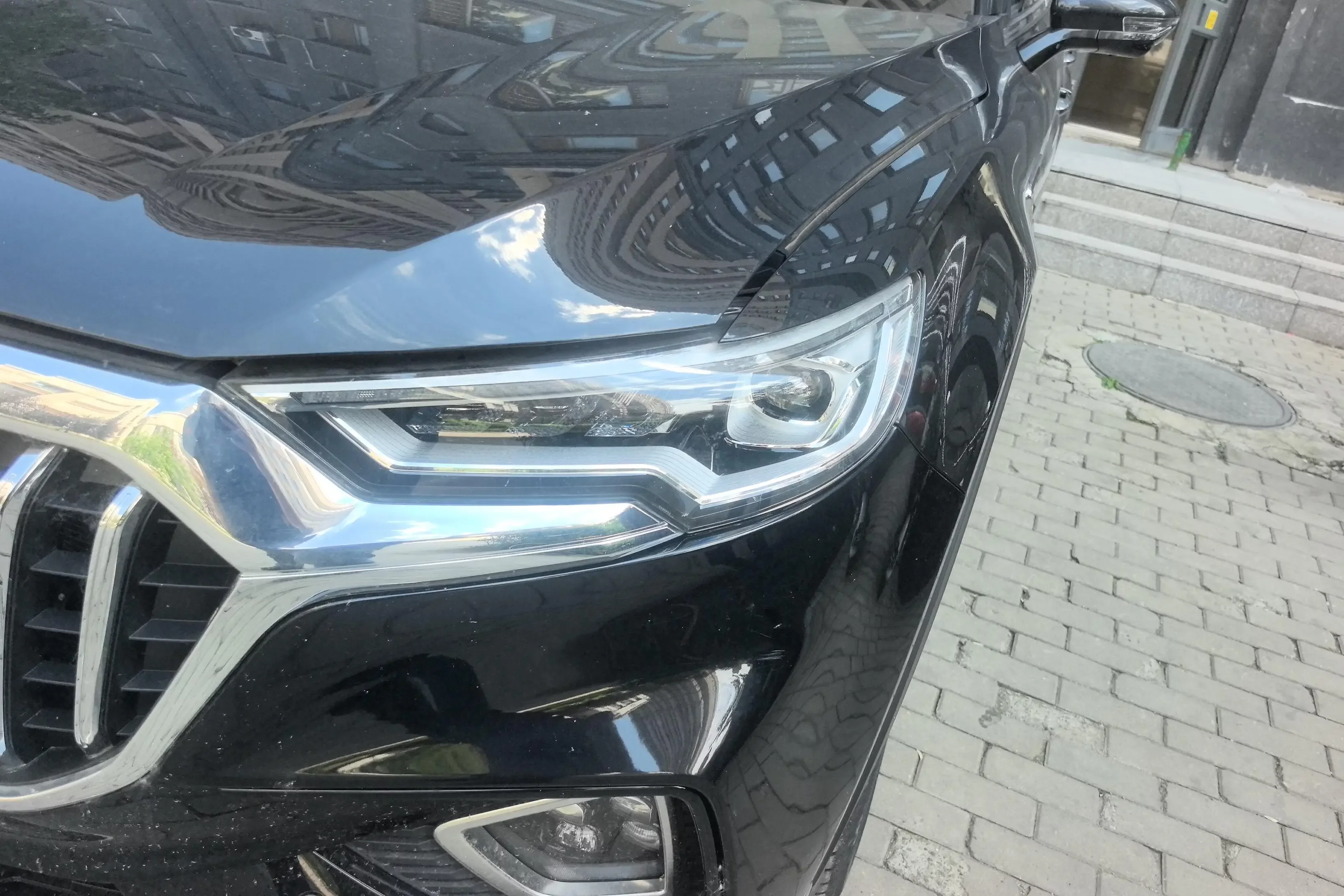 Hongqi HS5