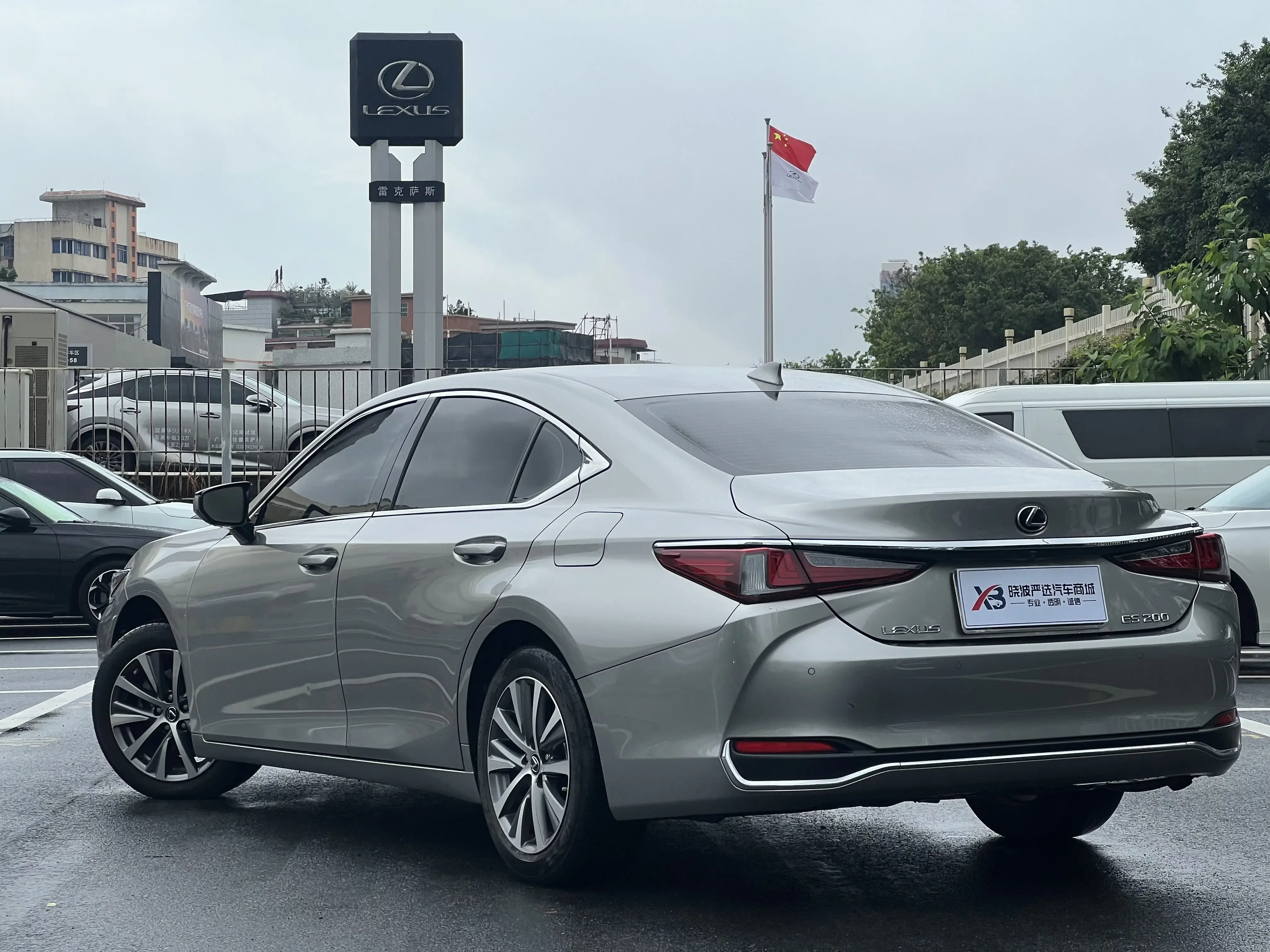 Lexus ES