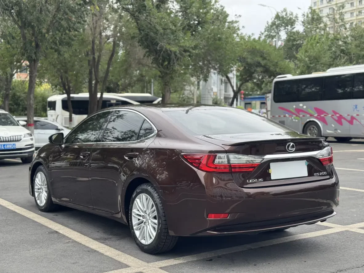 Lexus ES