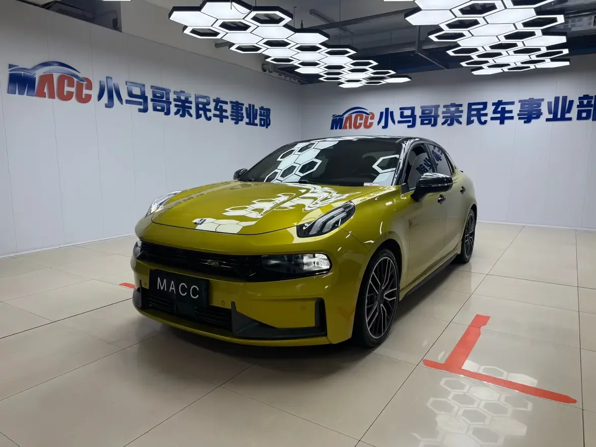 Lynk & Co 03