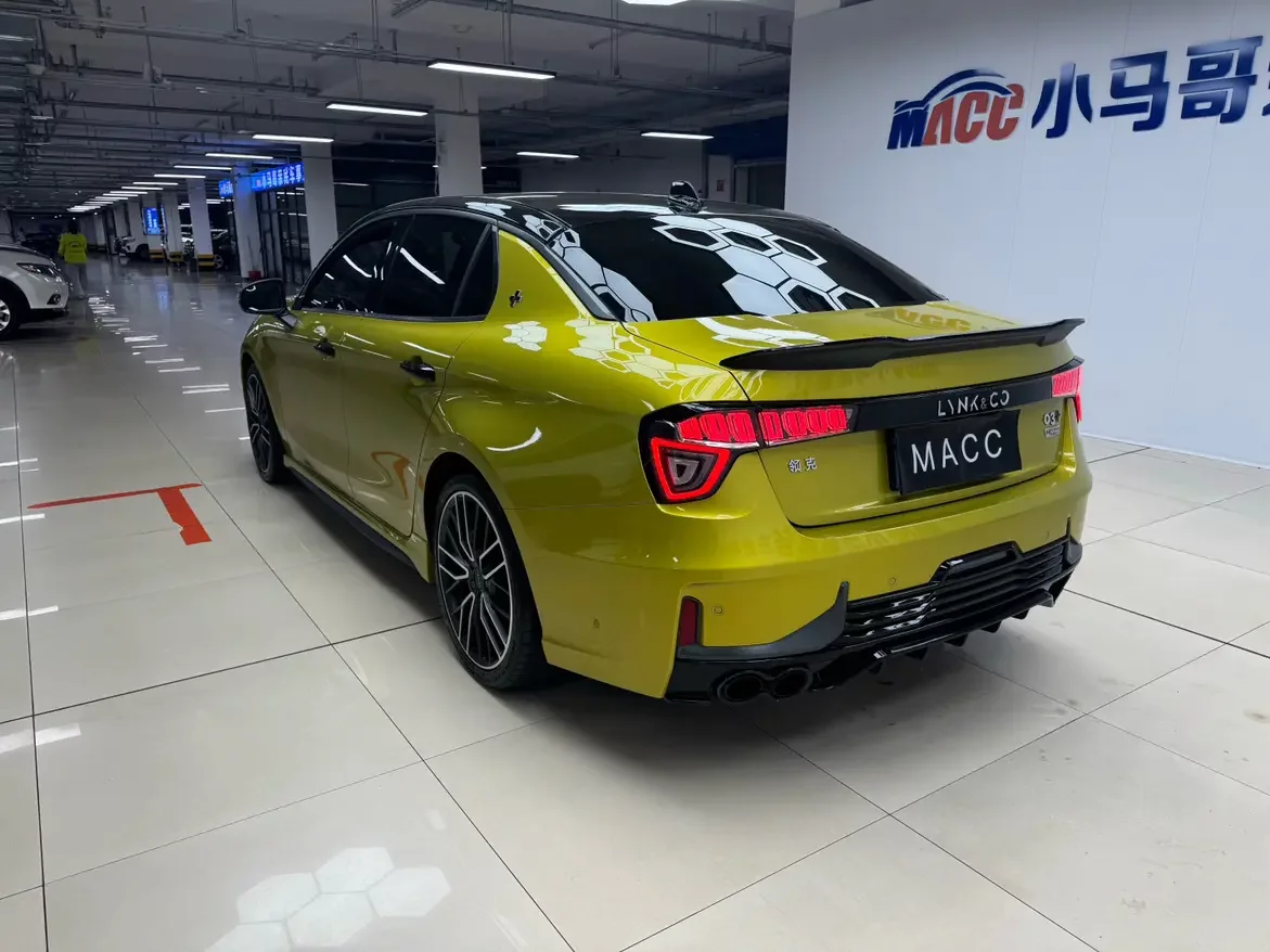Lynk & Co 03